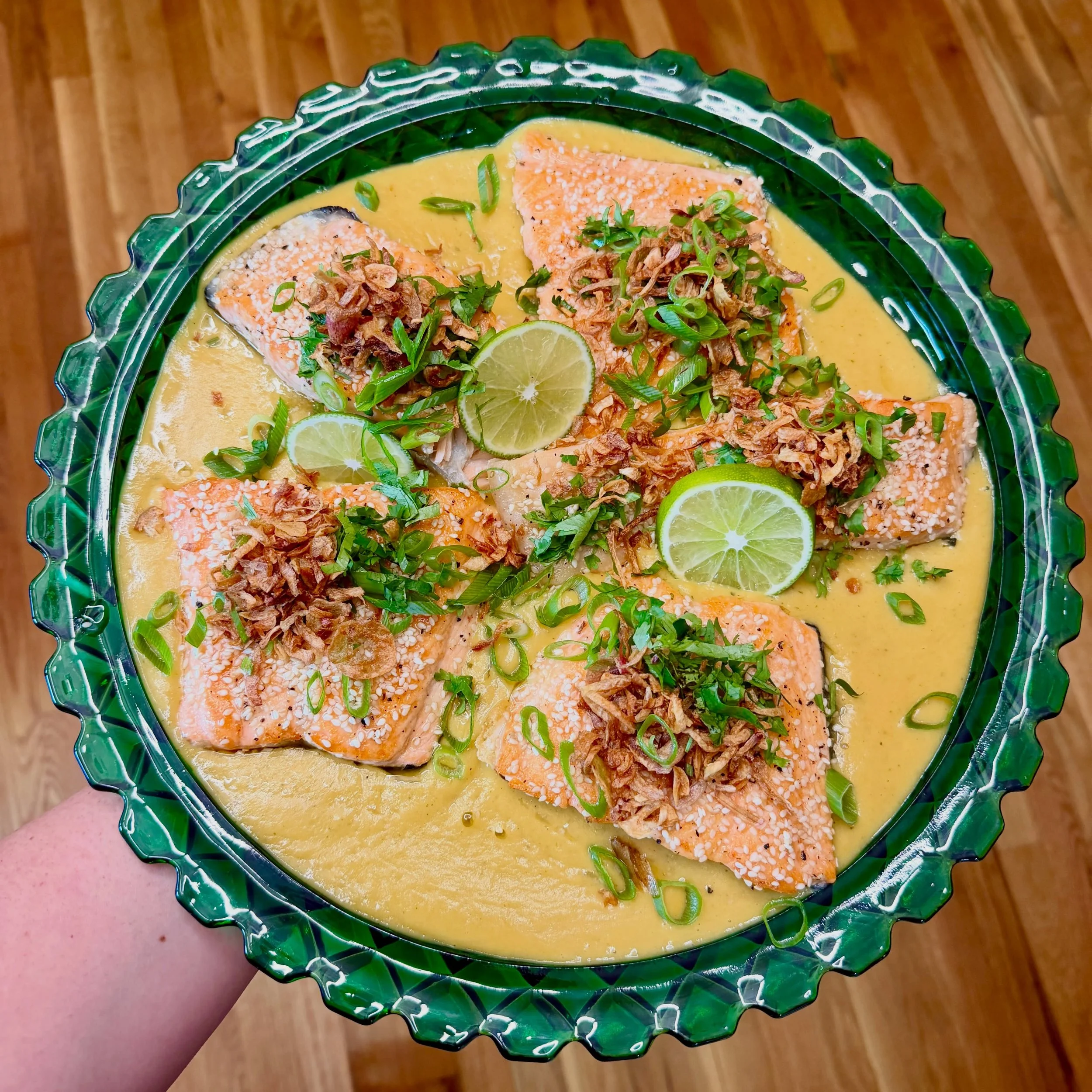 Sunday Dinner 🍴

Sesame crusted salmon over a Thai curry inspired butternut squash sauce filled with aromatics and topped with crispy shallots and herbs
