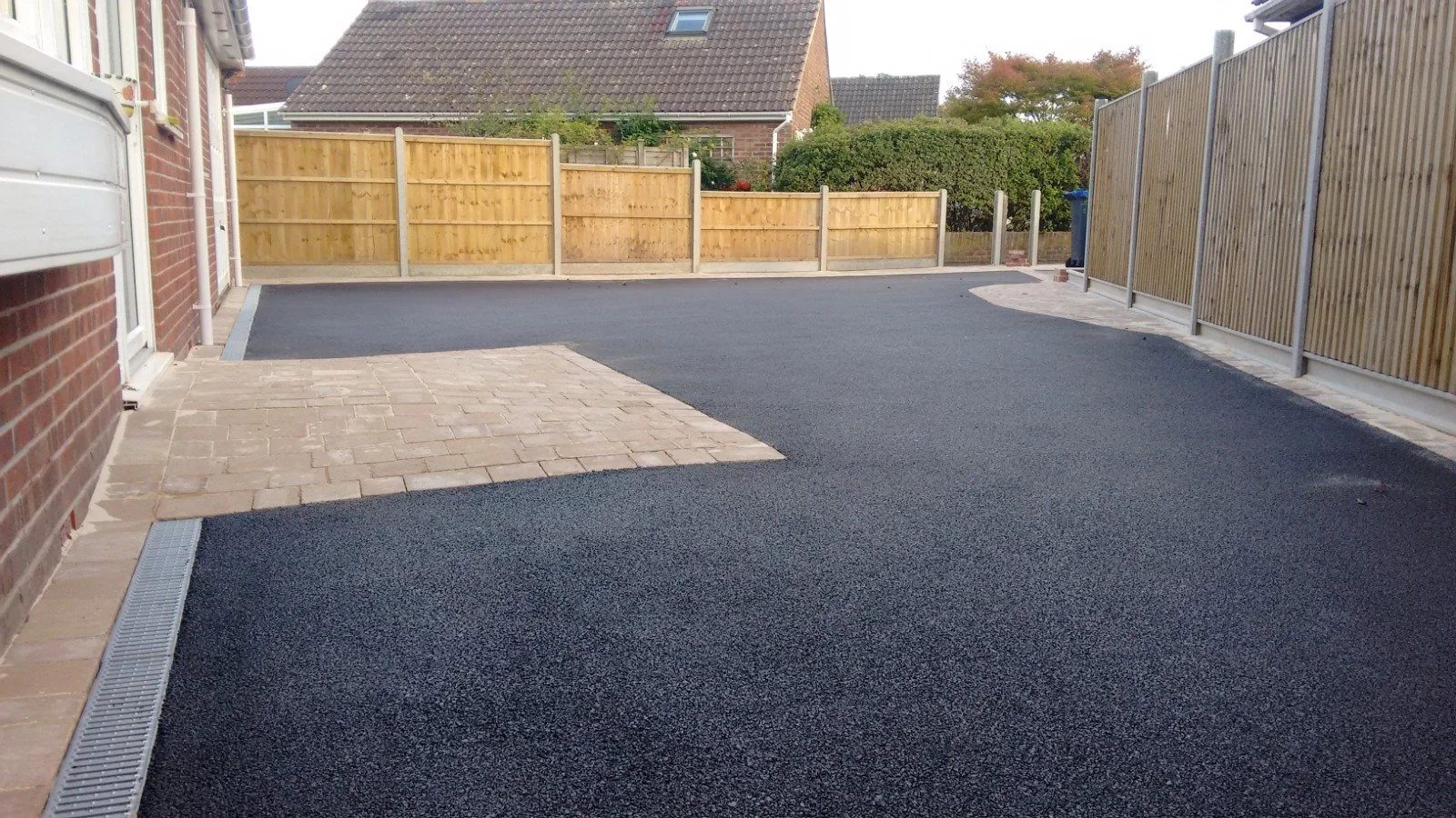 Macadam Drive In Mere