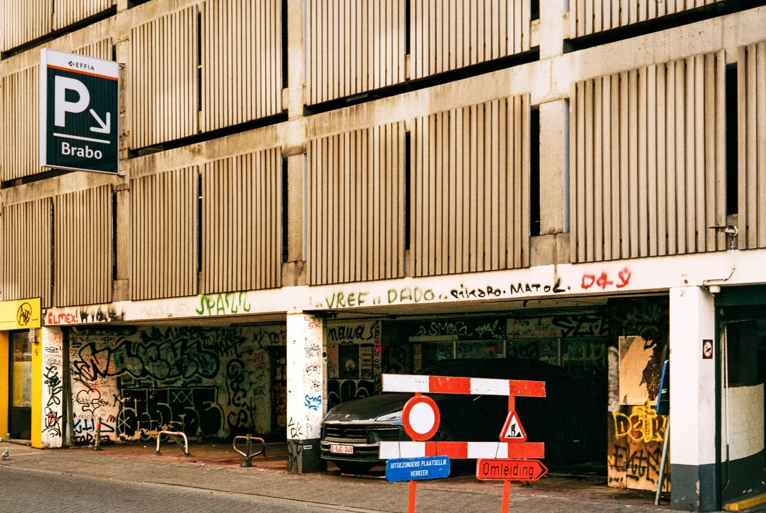 Antwerp, Lucky Color 200