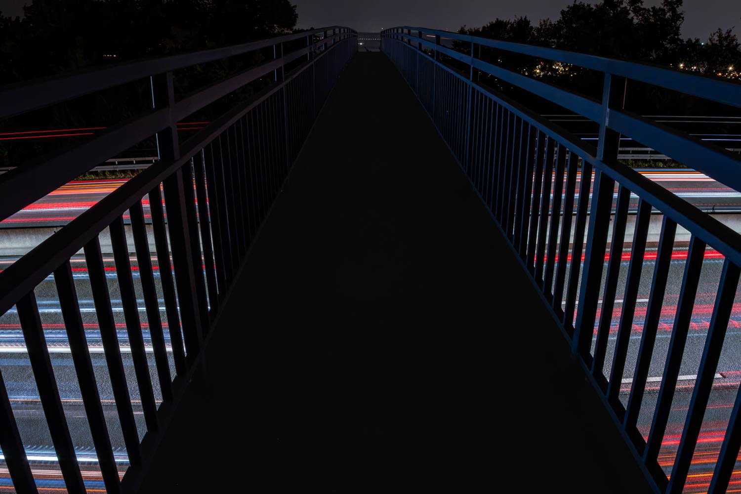 Rosbach vor der Höhe, Motorway pedestrian bridge.