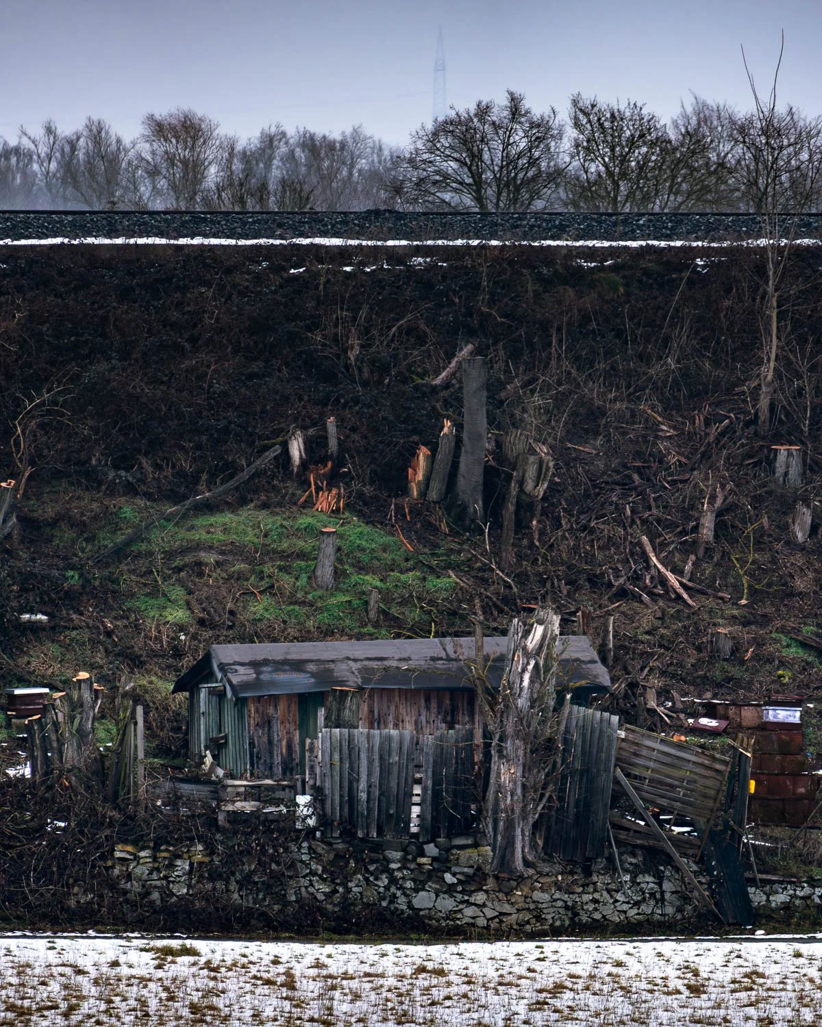 Heuchelheim, Hut at Railroad Embankment.