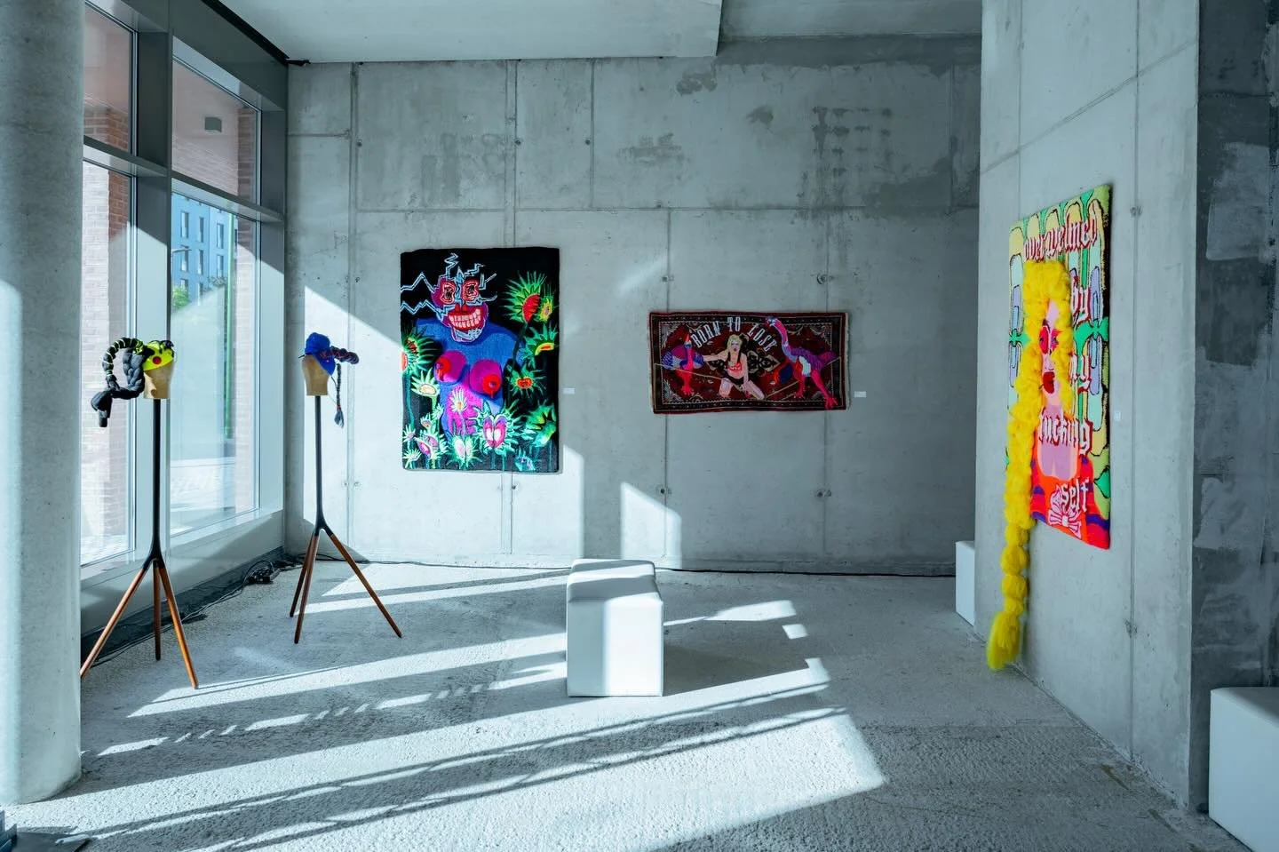 Zwei Wochen nach dem Ende von &bdquo;Play and Pleasure&ldquo; zeigt sich die Ausstellung noch einmal in ihrer ganzen Gr&ouml;&szlig;e &ndash; bevor sie endg&uuml;ltig verschwindet. ✨

Was viele nicht sehen: 
Auch jetzt stecken wir mitten im Prozess. 