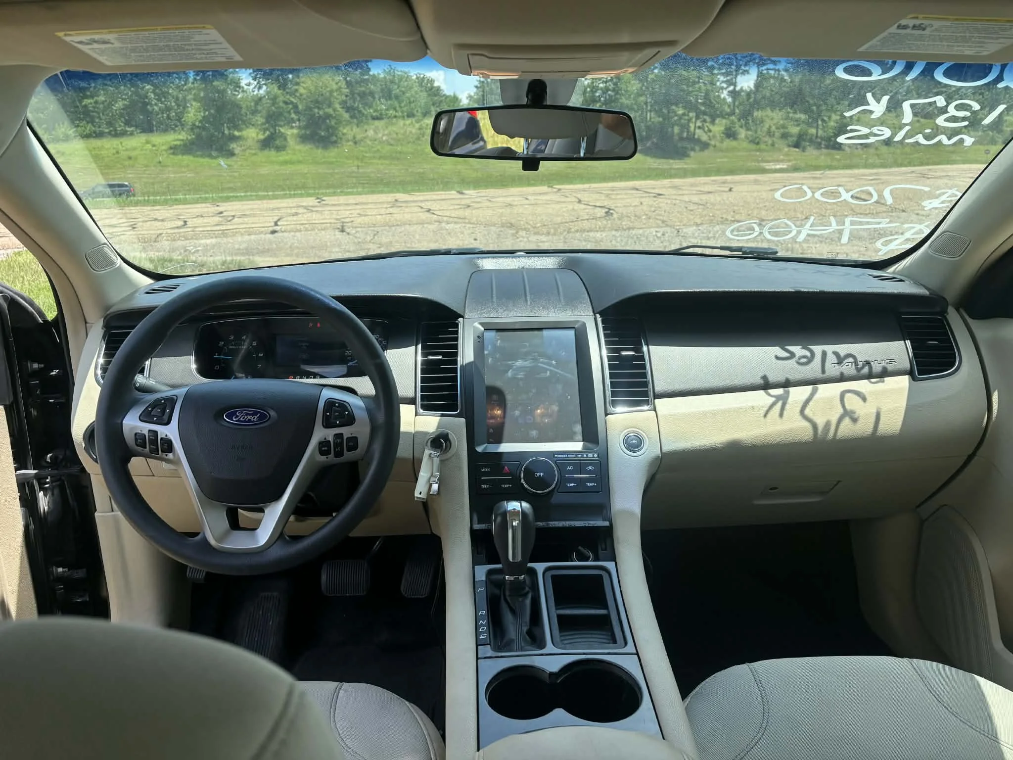 2016 Ford Taurus SE Sedan 4D