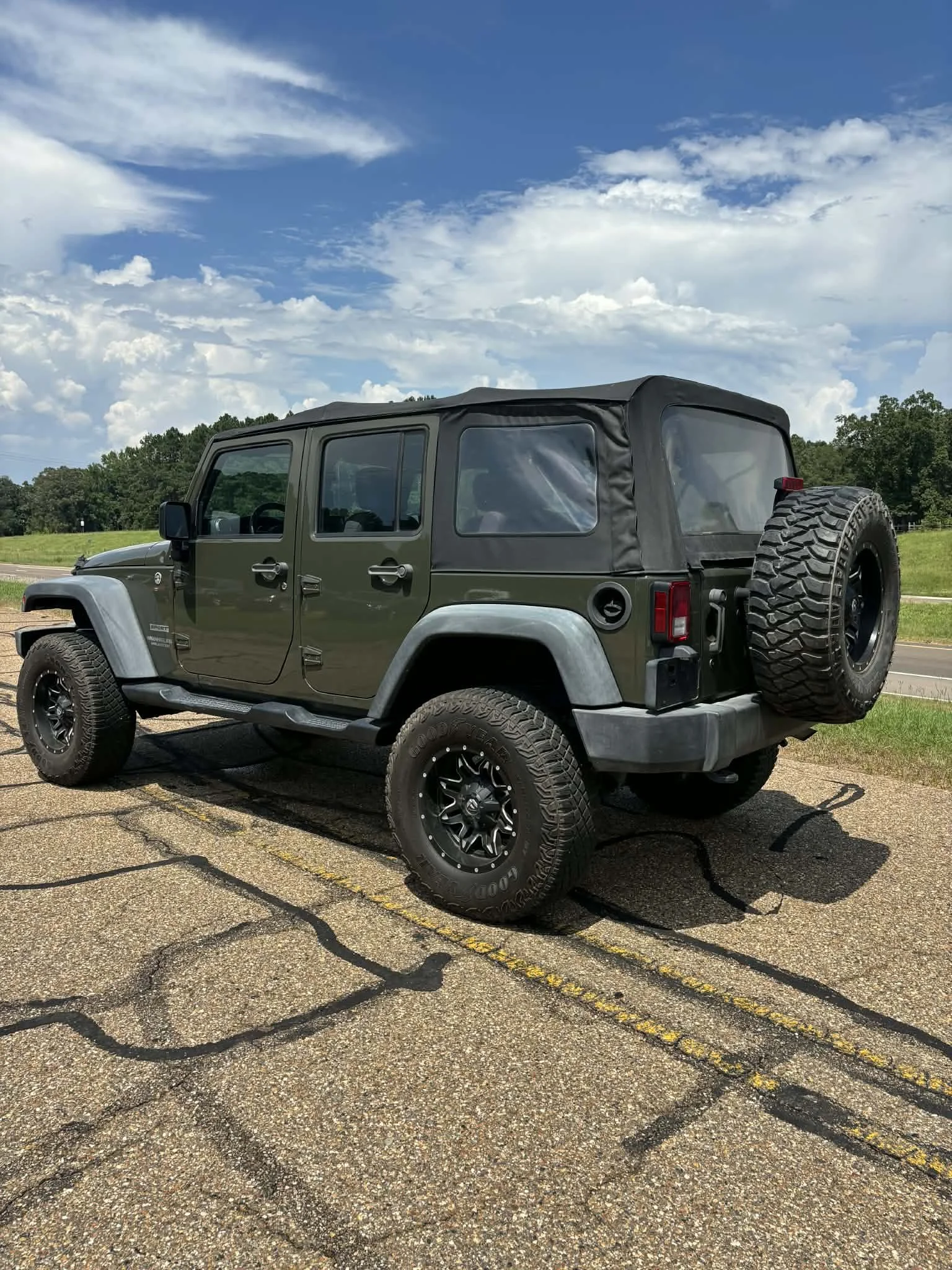 2015 Jeep Wrangler Unlimited Sport SUV 4D
