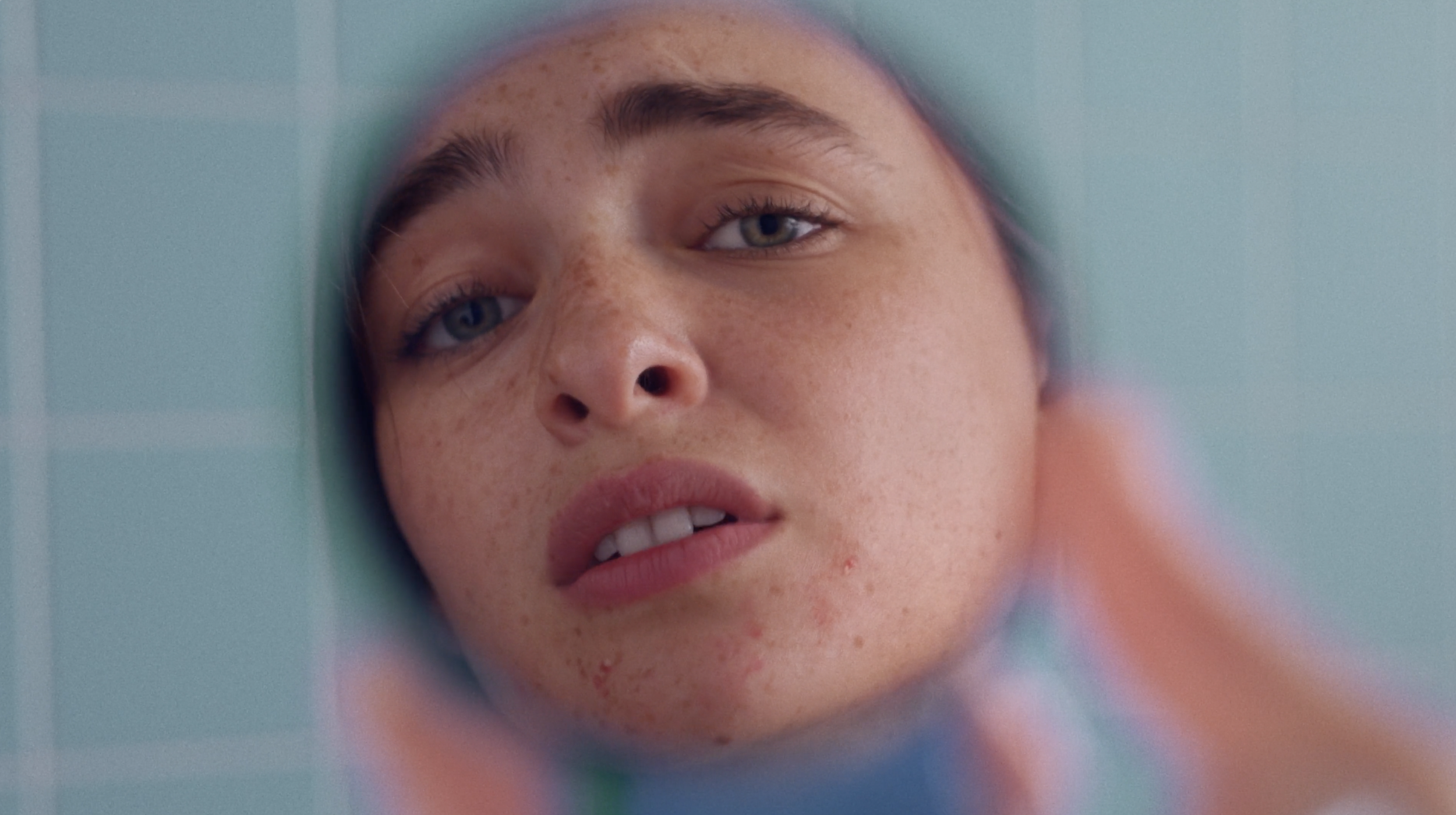 Zitsticka_commercial_still 2.png
