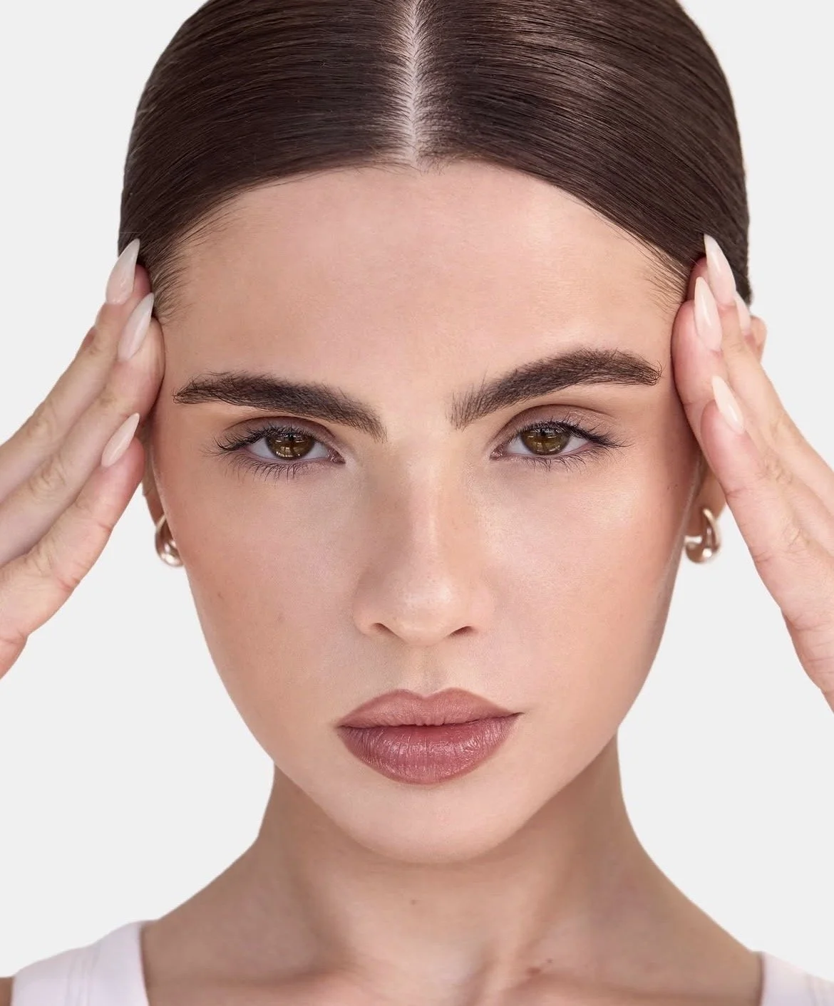 Apraise eyebrows and eyelashes tint to enhance the natural look for  fuller eyebrows.