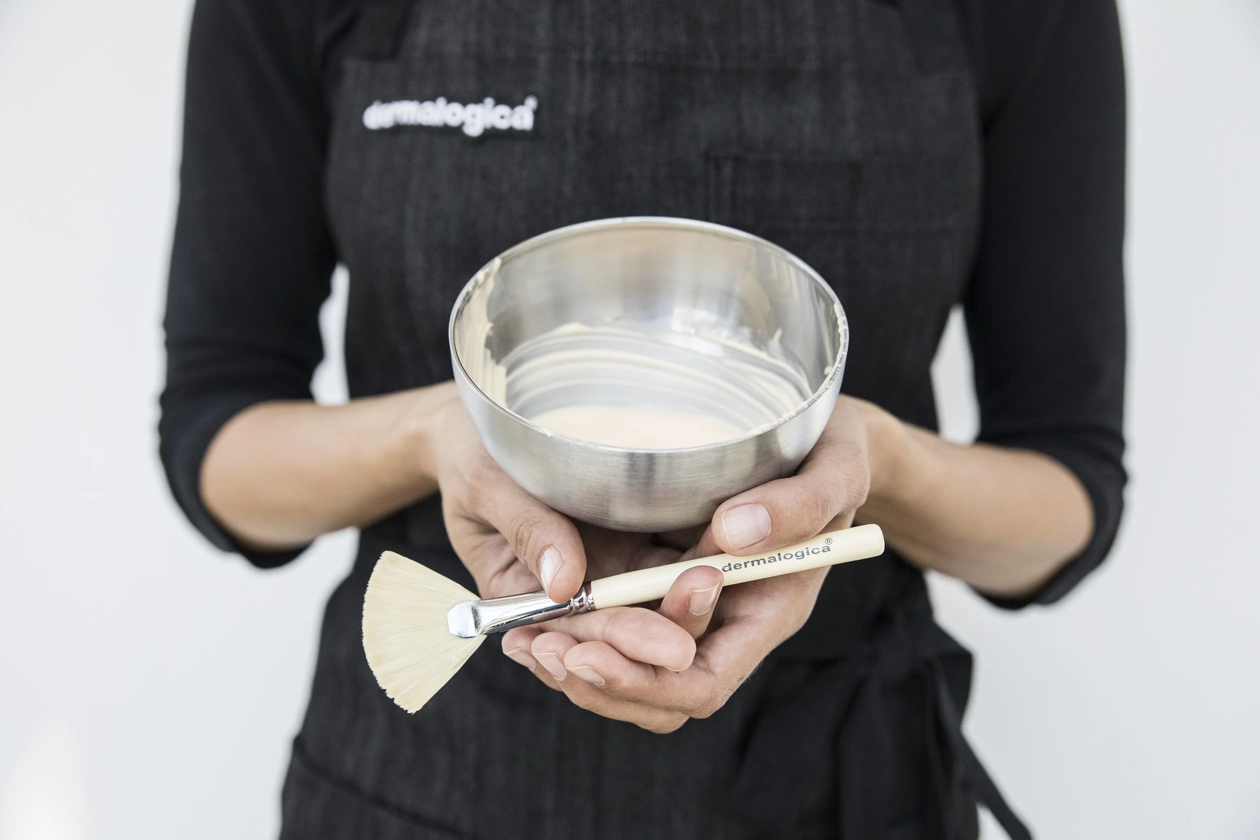 Dermalogica Deep cleansing facials to improve skin elasticity, hydration, clear skin, using exfoliation, steam, extraction, facial massage and mask.