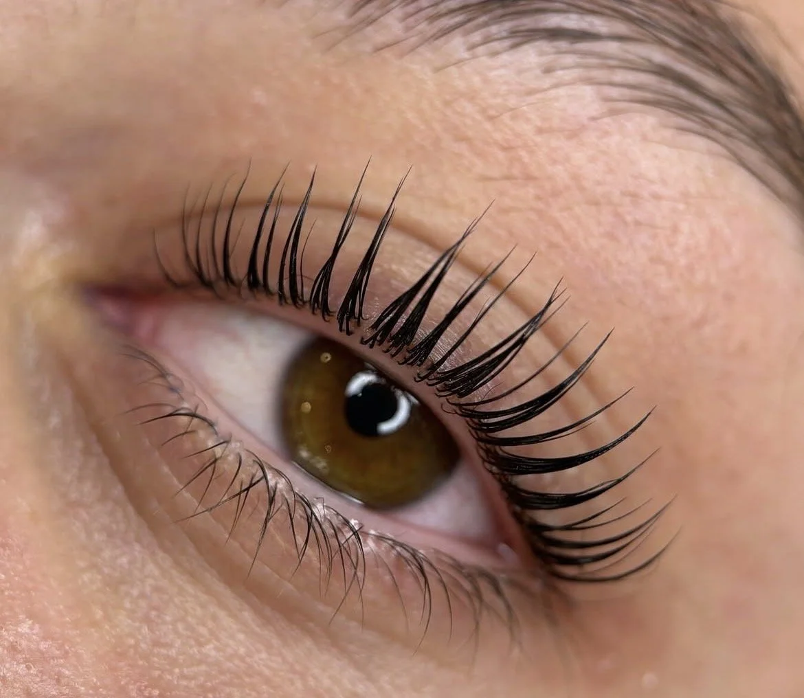 LashBase Korean lash lift not enhance the lashes naturally.