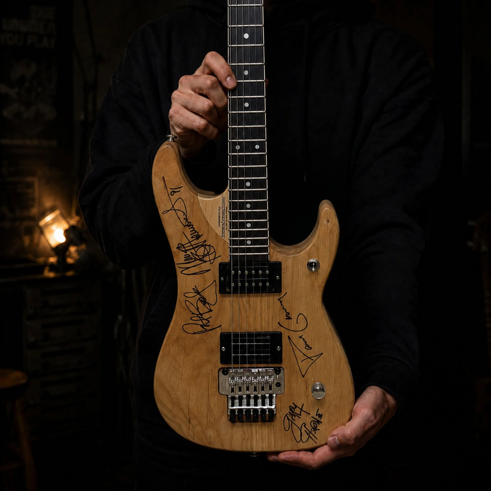 Washburn - Nuno Bettencourt Signature Model (Nuno Bettencourt Autographed)