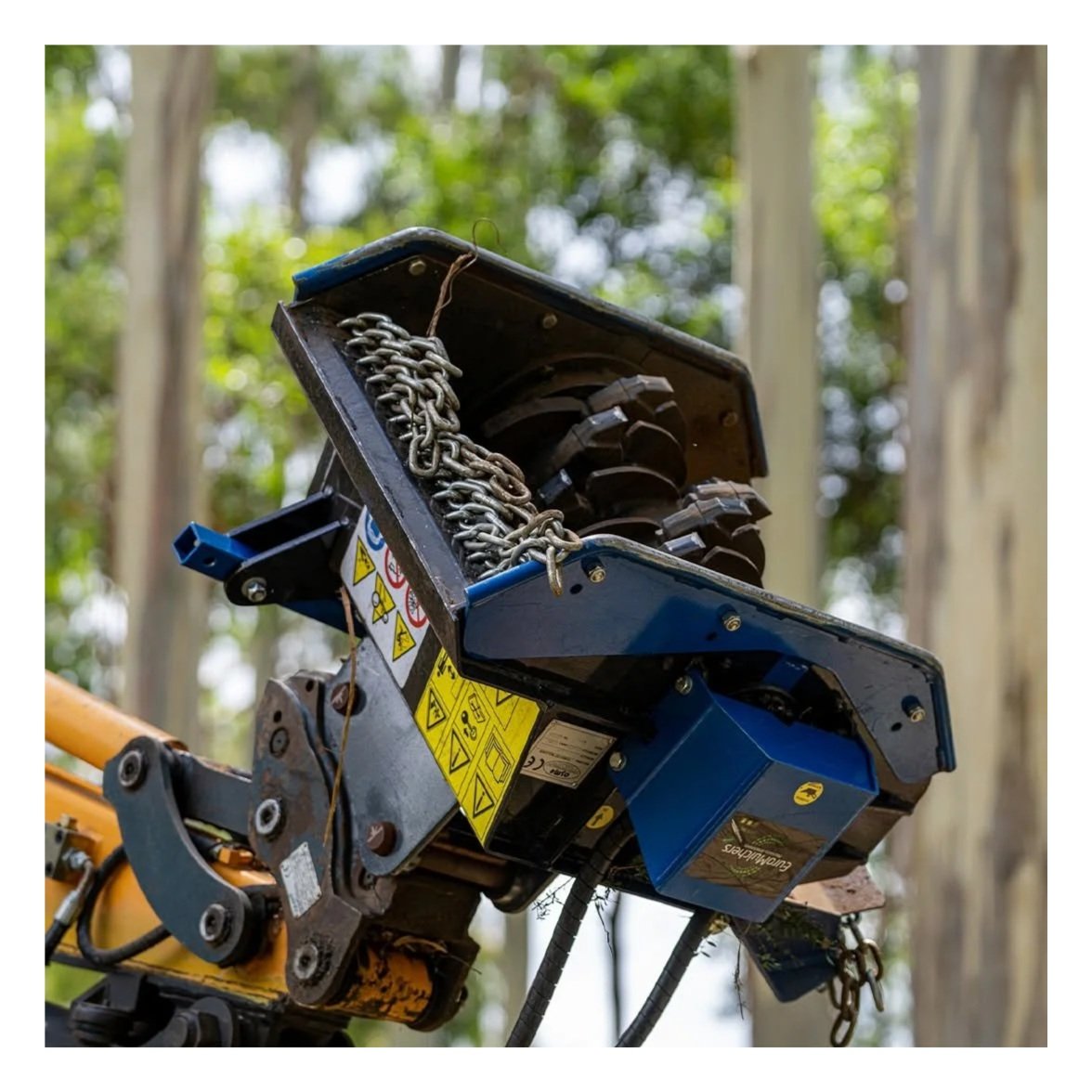 The OSMA TFK delivers commercial-grade mulching performance for forestry and vegetation maintenance.