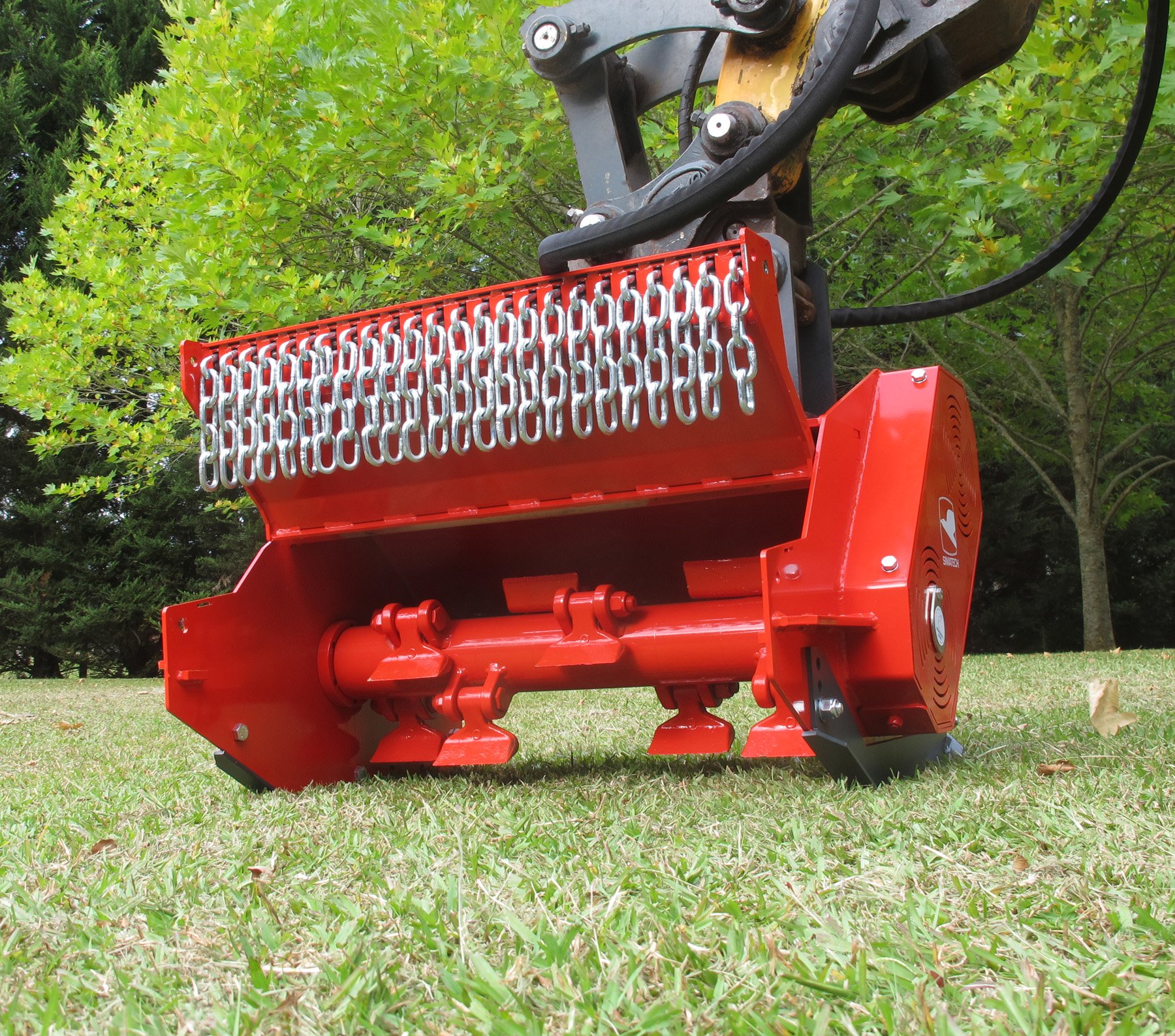 Built for commercial use, the Simatech DHL Flail offers dependable performance for forestry, roadside maintenance and land clearing work.
