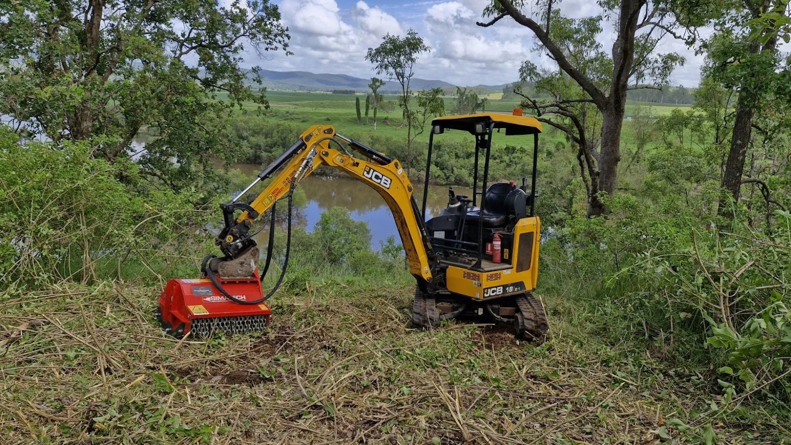 The Simatech DHL Flail is engineered to handle demanding mulching and vegetation control applications across civil, agricultural and landscaping projects.