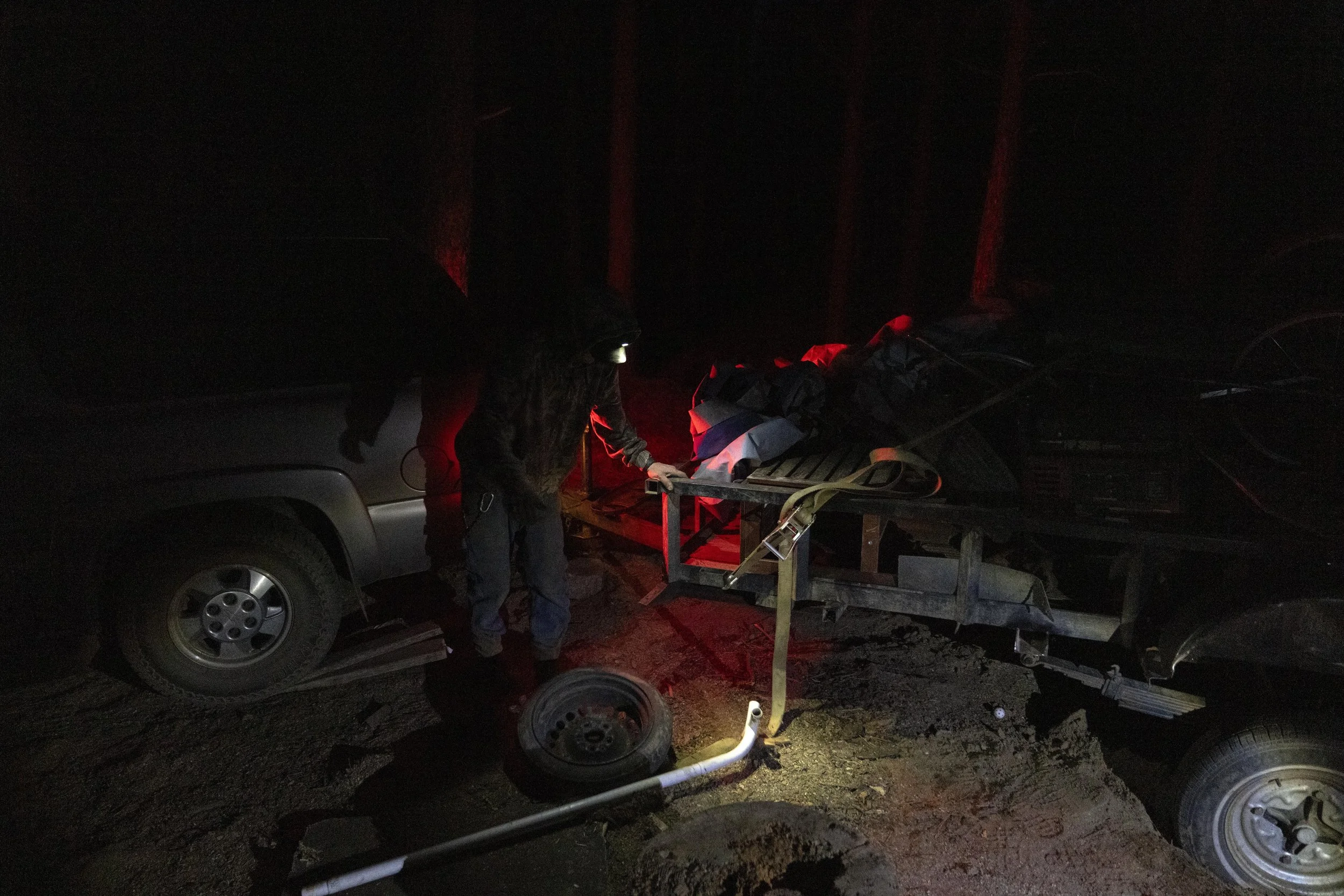 Mike Shelton works to attach a hitch to a vehicle as he loads up his belongings at a homeless encampment in Deschutes National Forest Wednesday, April 30, 2025 near Bend, Ore. 