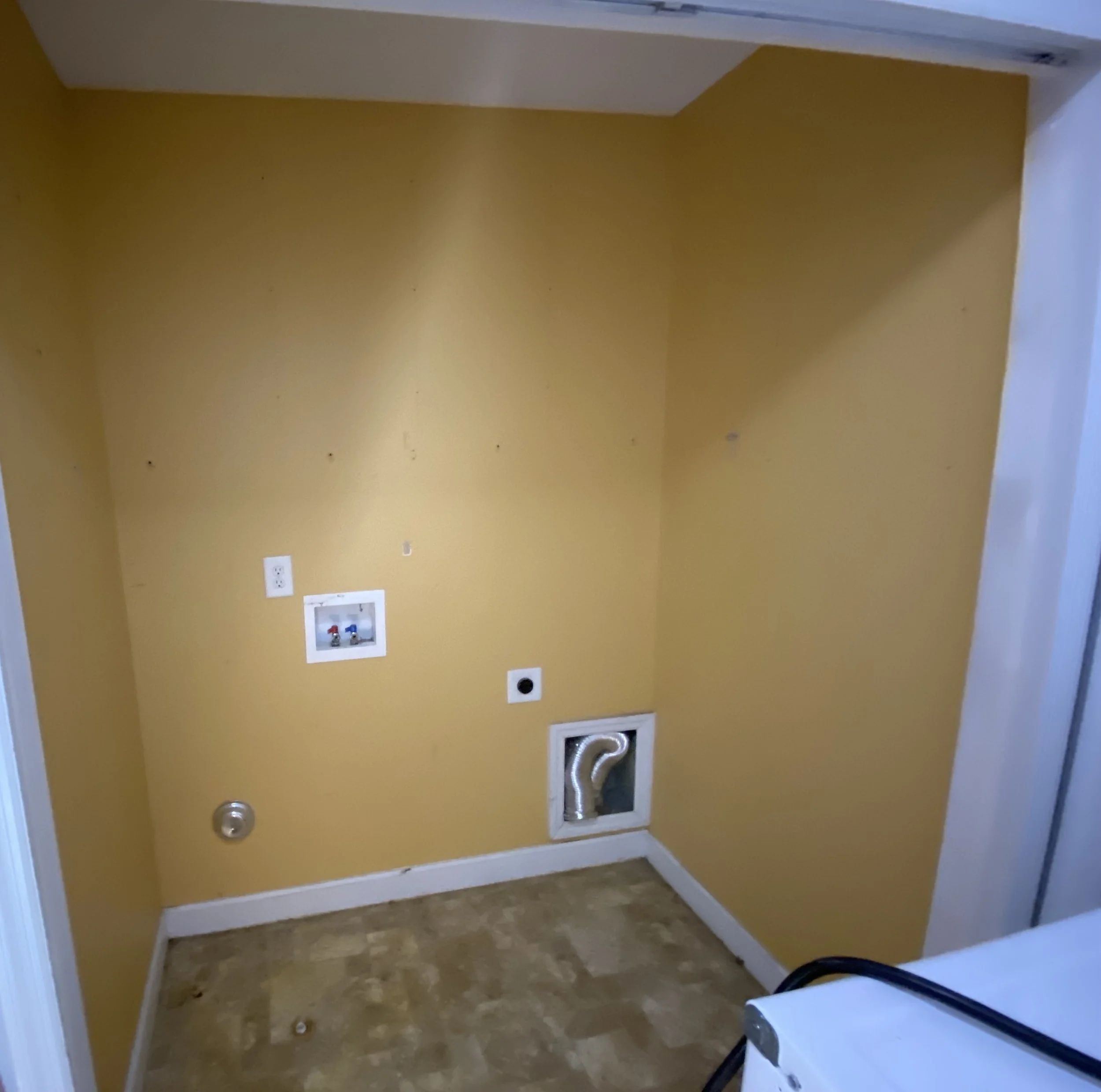 Laundry Room Before 2.jpg