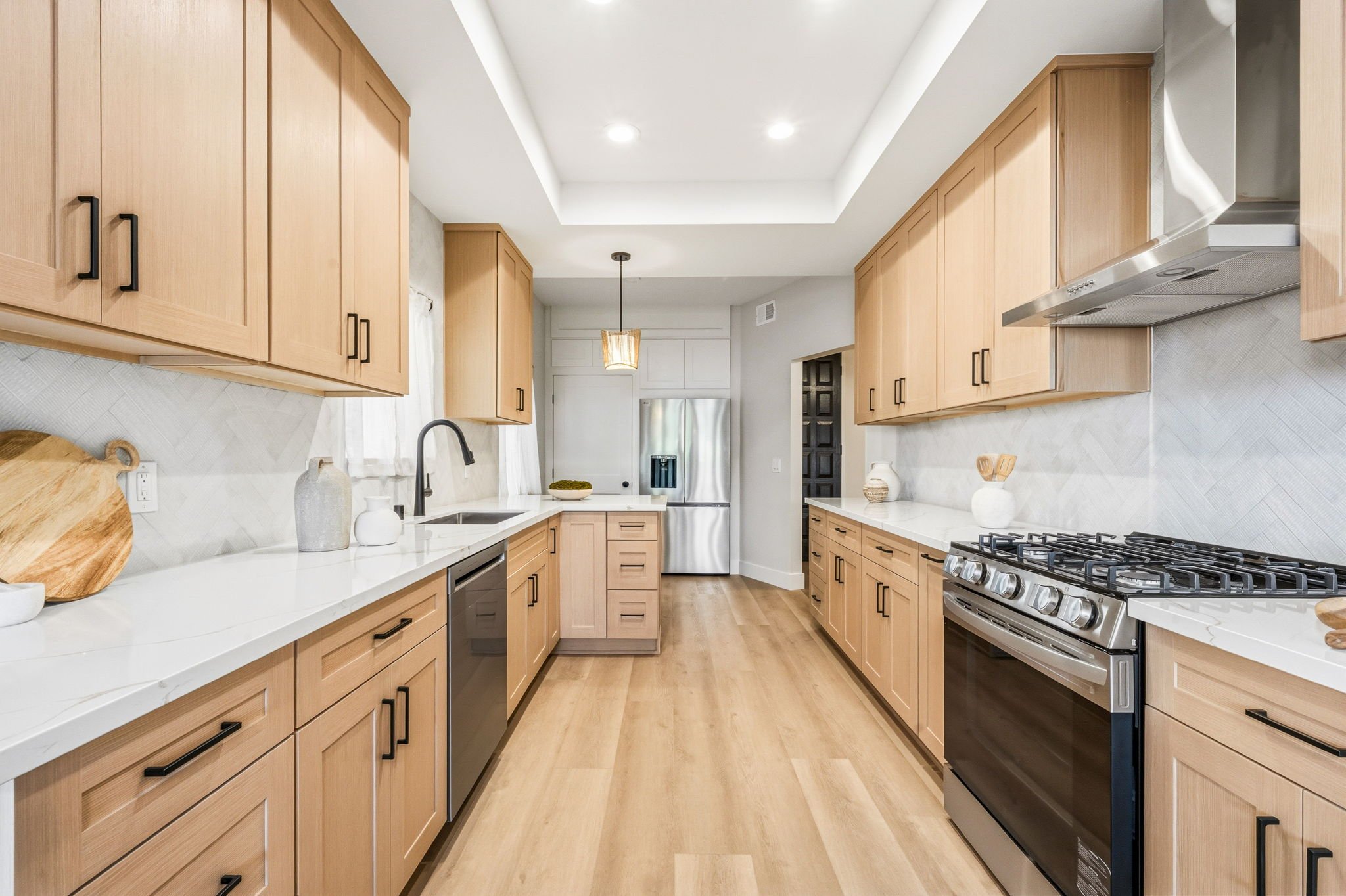 Warm Contemporary Kitchen