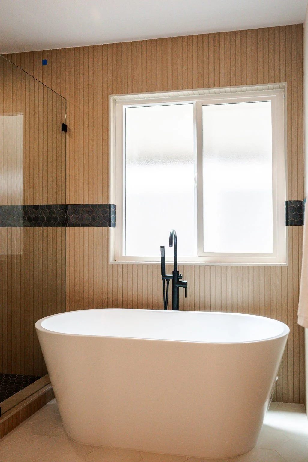 Warm Contemporary Free Standing Tub
