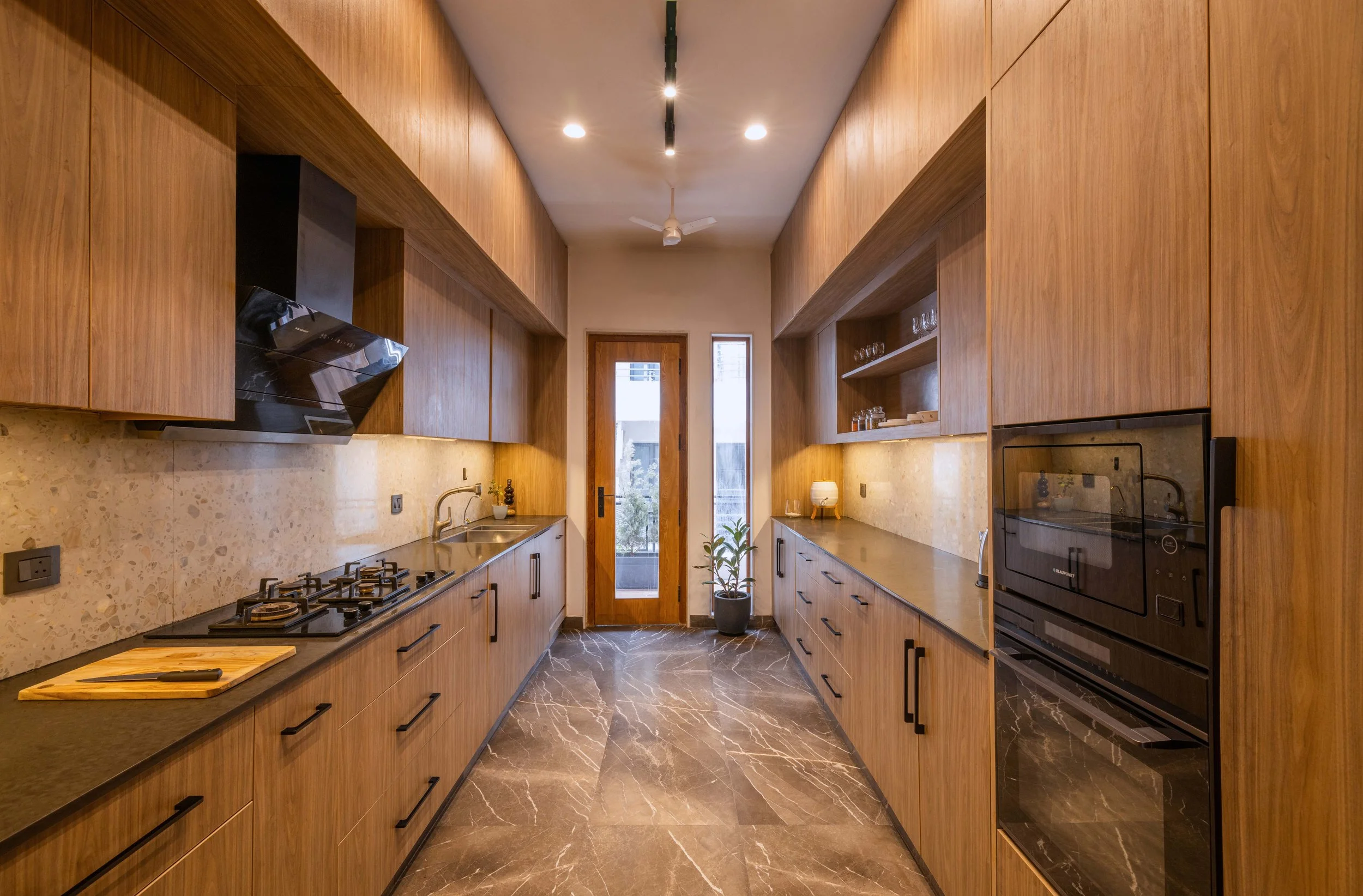 Kitchen2.jpg