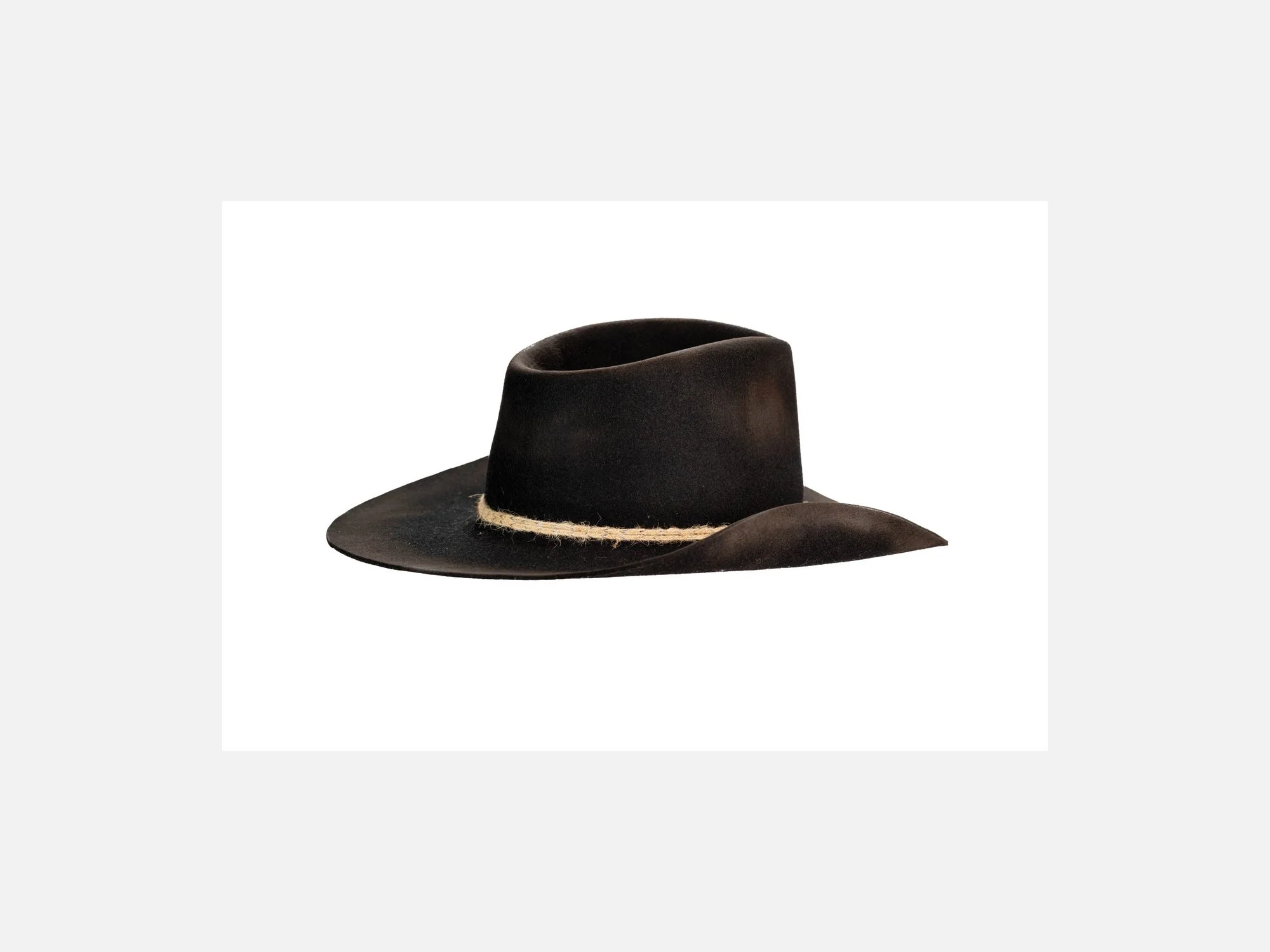 CAVALLO_HAT_SHOP-0338_Luxury_Smaller_2000x1500.jpg