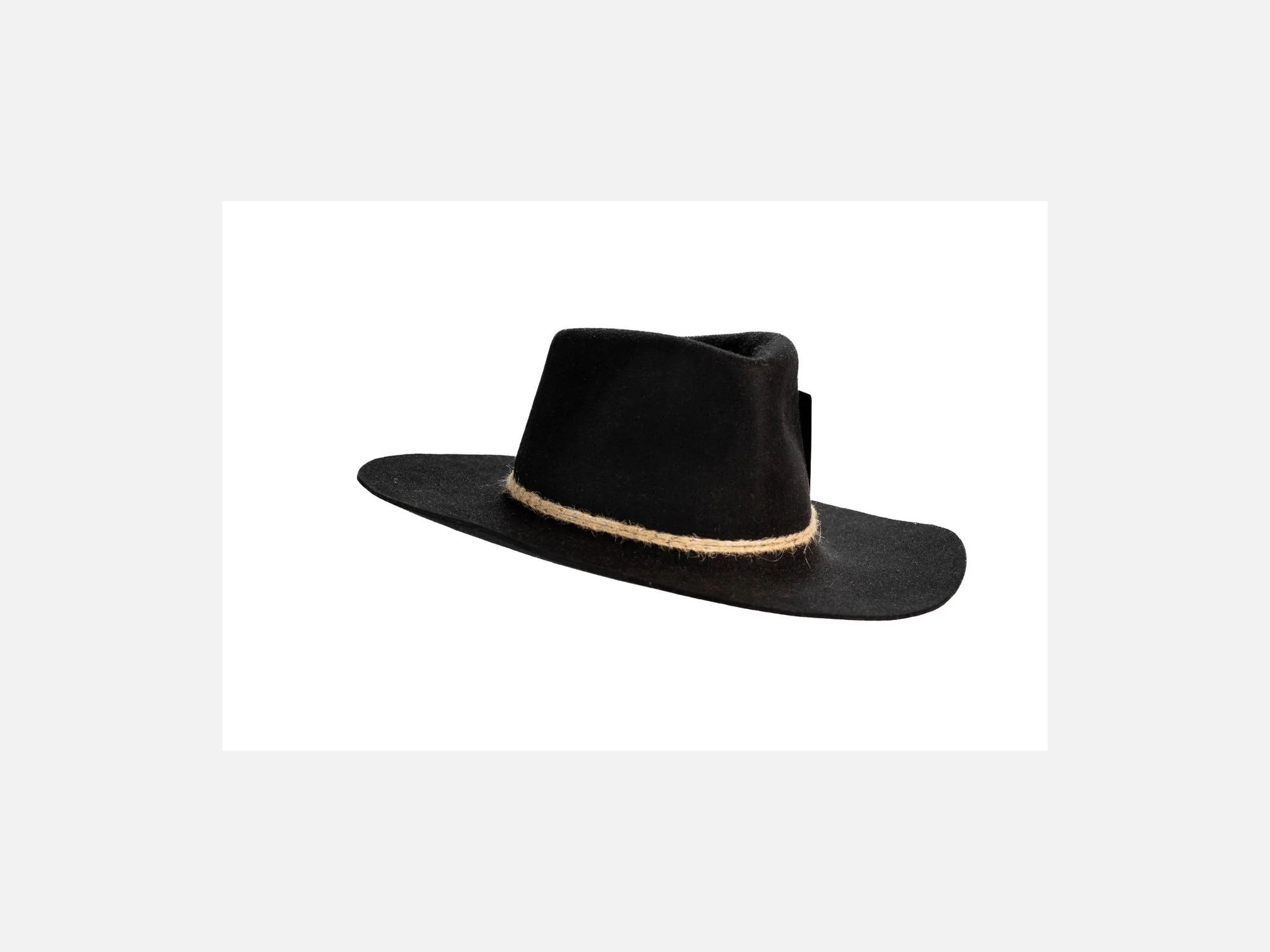 CAVALLO_HAT_SHOP-0323(1)_Luxury_Smaller_2000x1500.jpg