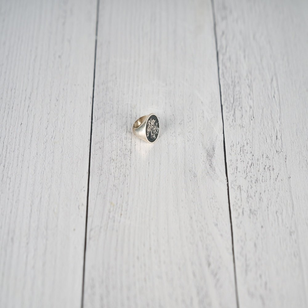 cavallo-crest-signet-ring-left-angle.jpg