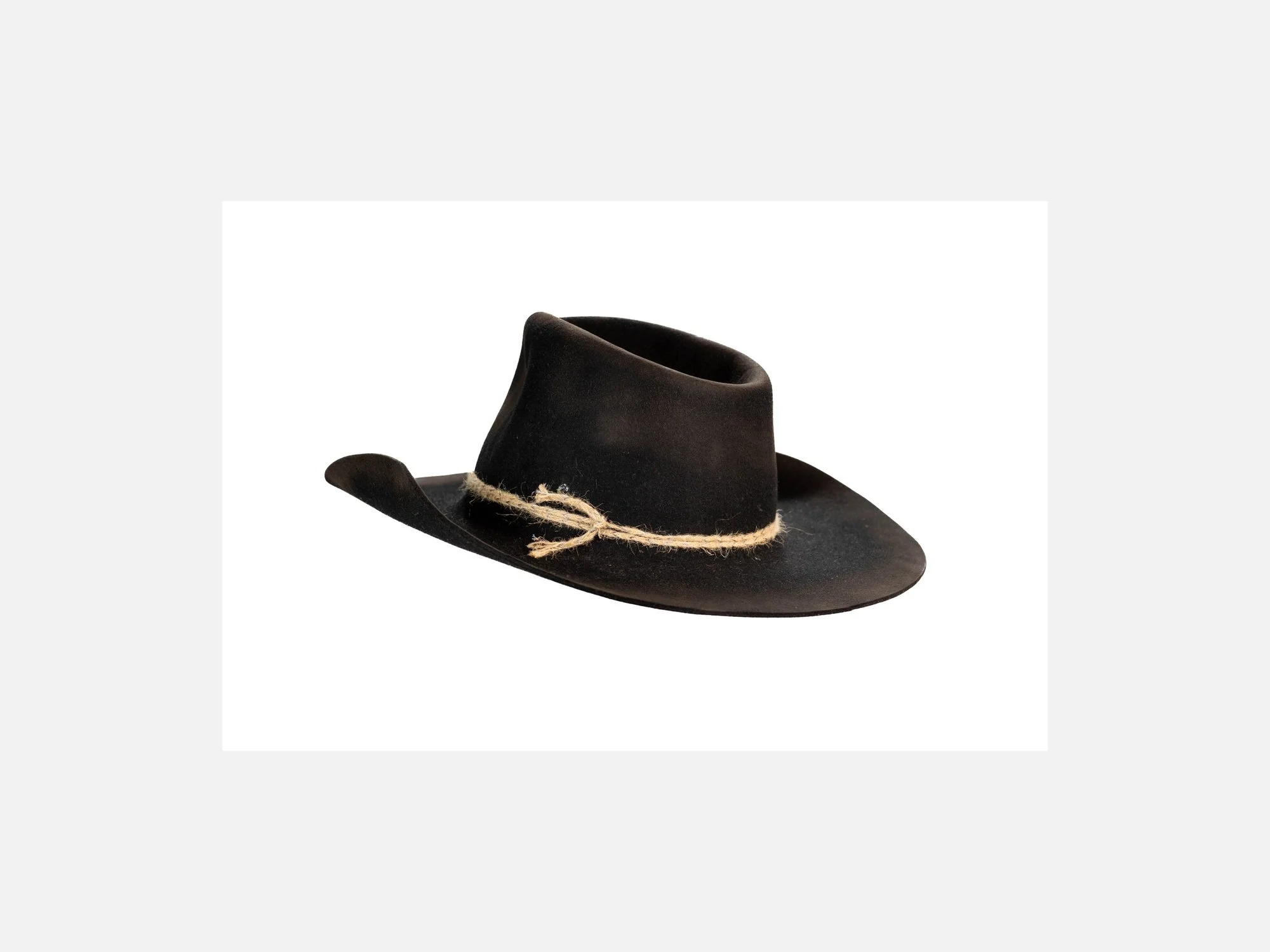 CAVALLO_HAT_SHOP-0340_Luxury_Smaller_2000x1500.jpg