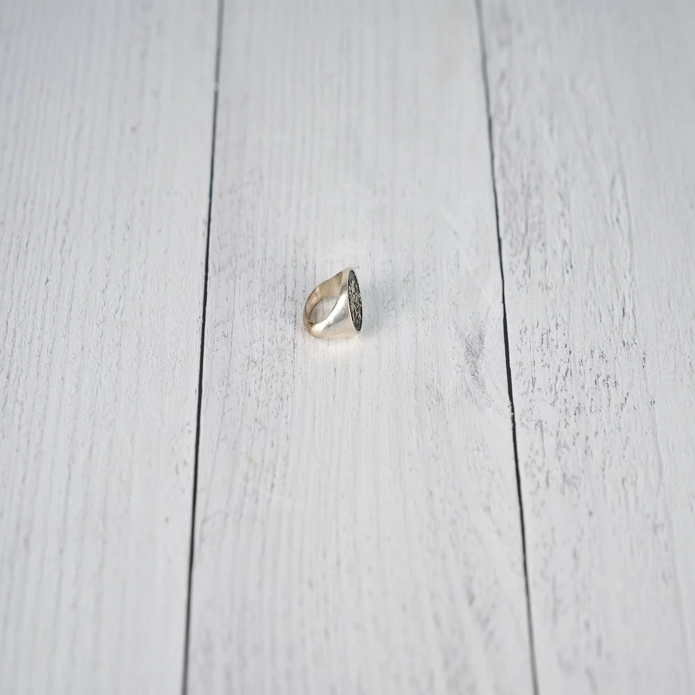 cavallo-crest-signet-ring-right-angle.jpg