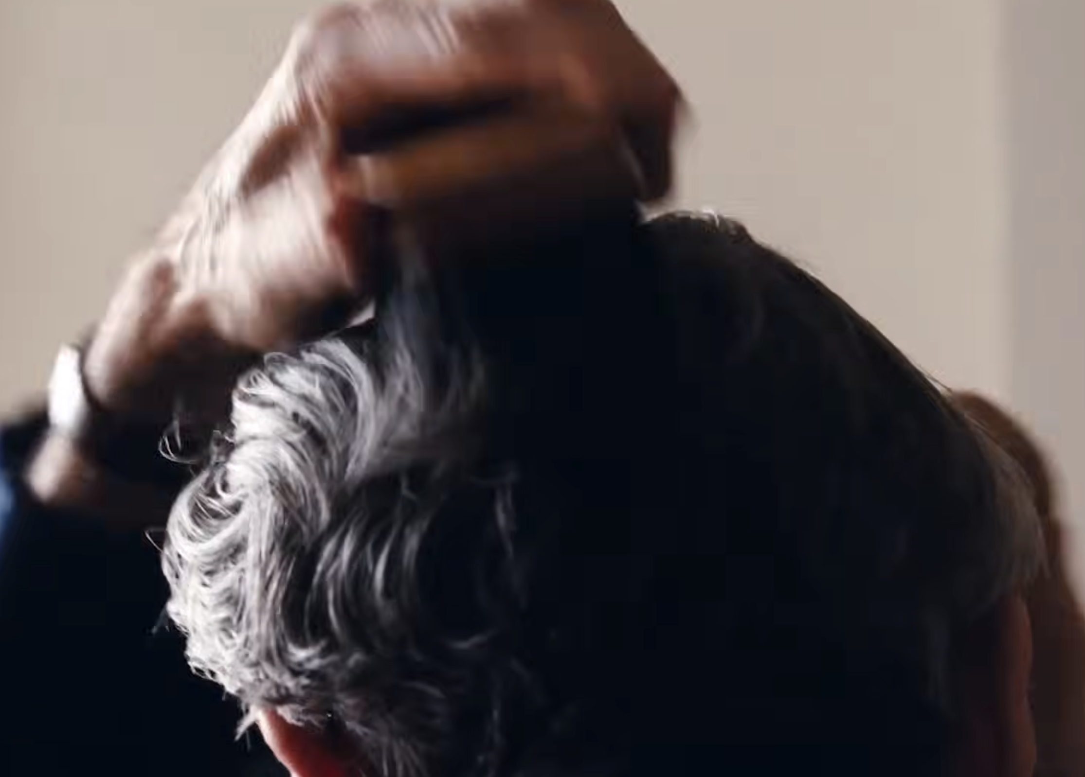 Double Brush #01: Daniel Day-Lewis Gets Ready for Work in Phantom Thread