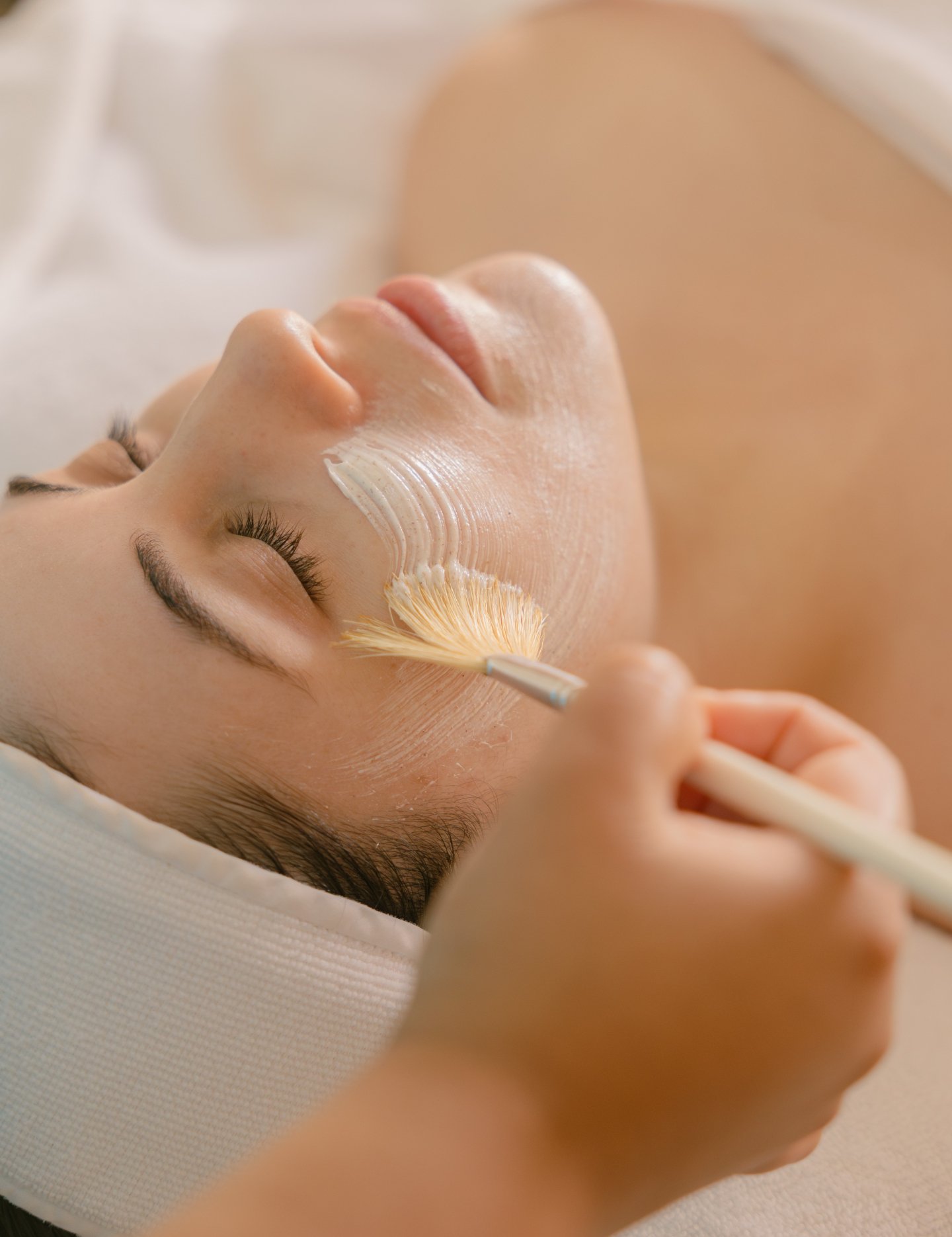Porque sentirte bien con tu piel tambi&eacute;n es parte de sentirte bien contigo. Reg&aacute;lale a tu piel un momento de atenci&oacute;n, cuidado y cari&ntilde;o con nuestro Facial Anti-Acn&eacute;.

Perfecto para limpiar, calmar y controlar brotes