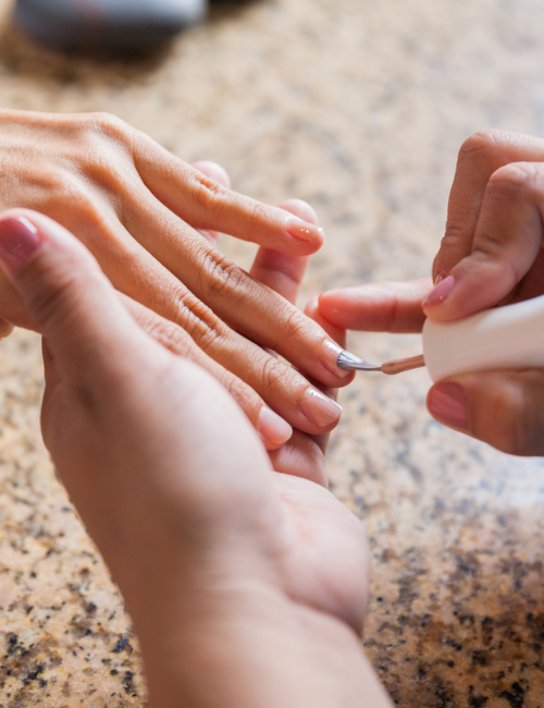 Manicure y Pedicure Esencial