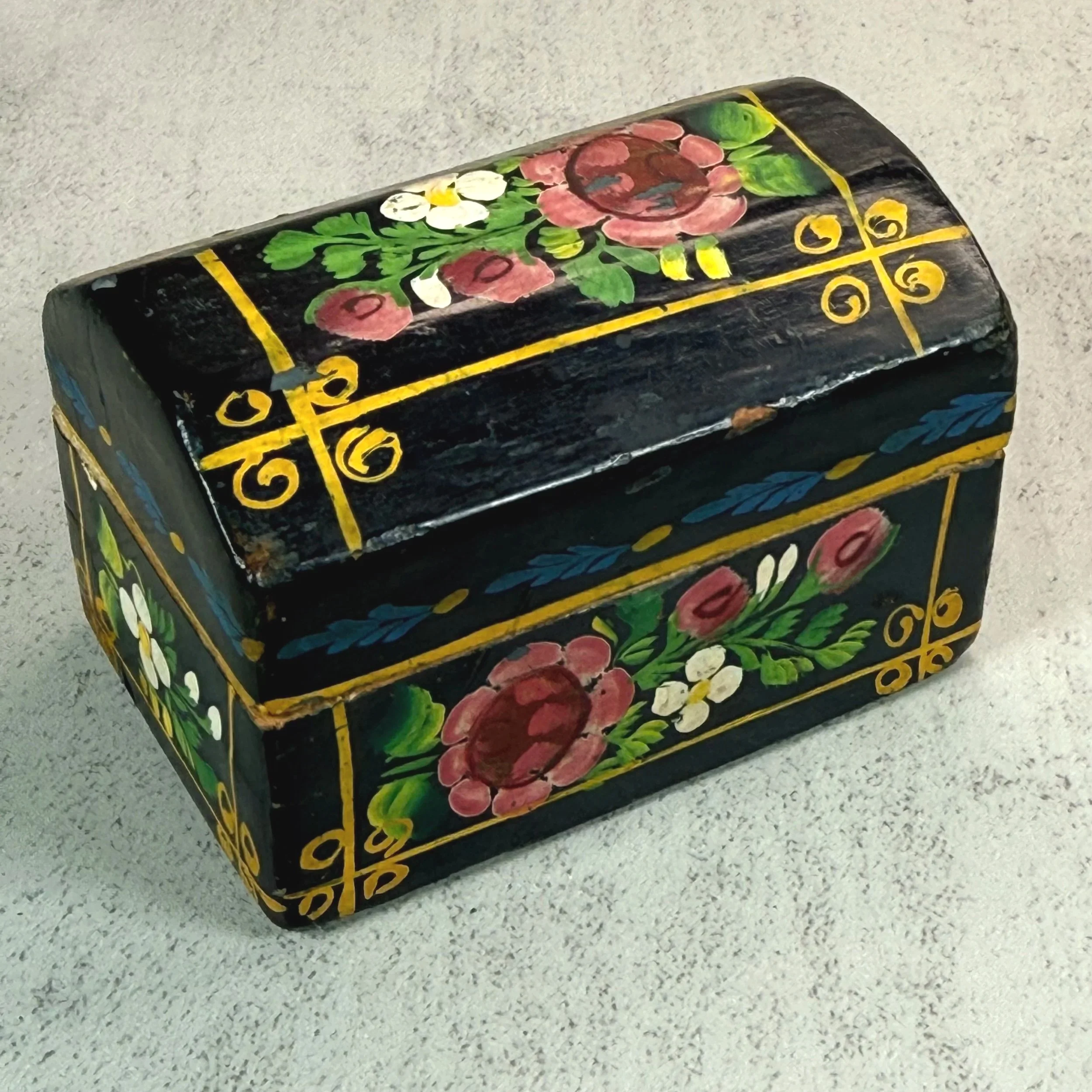 Olinala Guerrero Mexico Hand Painted Tiny Folk Art Trinket Box