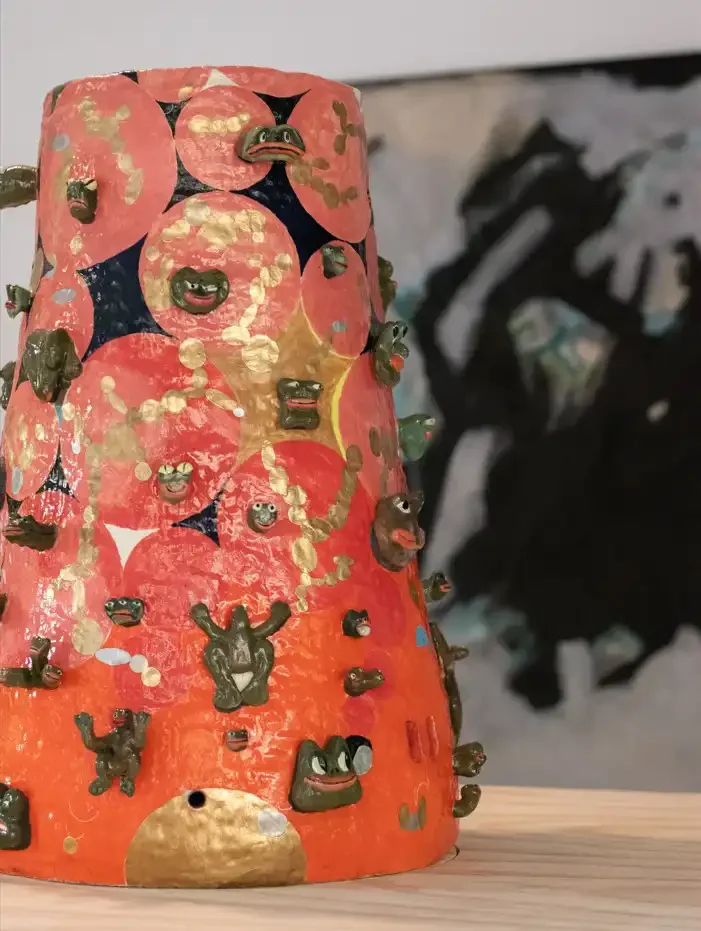 Proyecto Mono Rojo: La cerámica como arte, y el gusto por romperla.