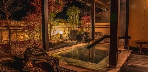 Onsen at Yamakikan at night,