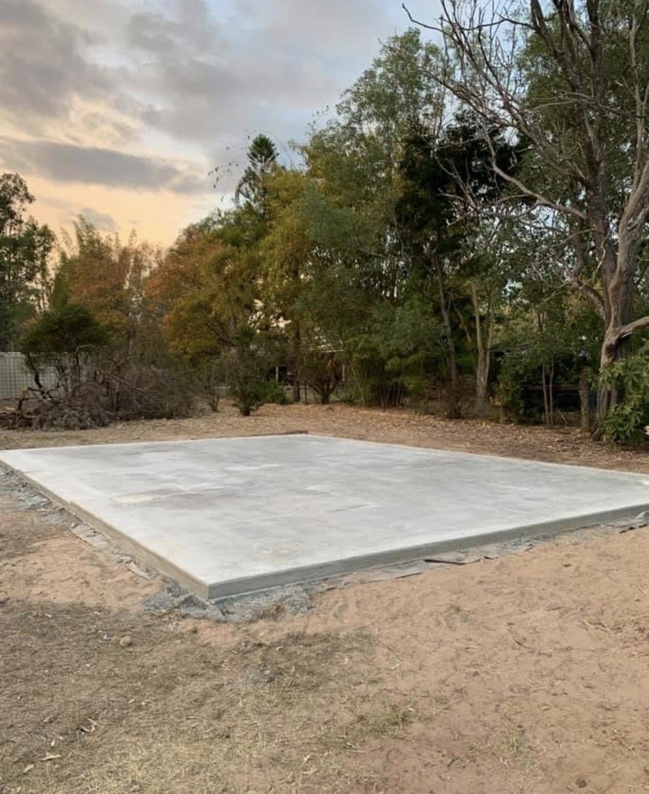Commercial shed slab construction with reinforced footings