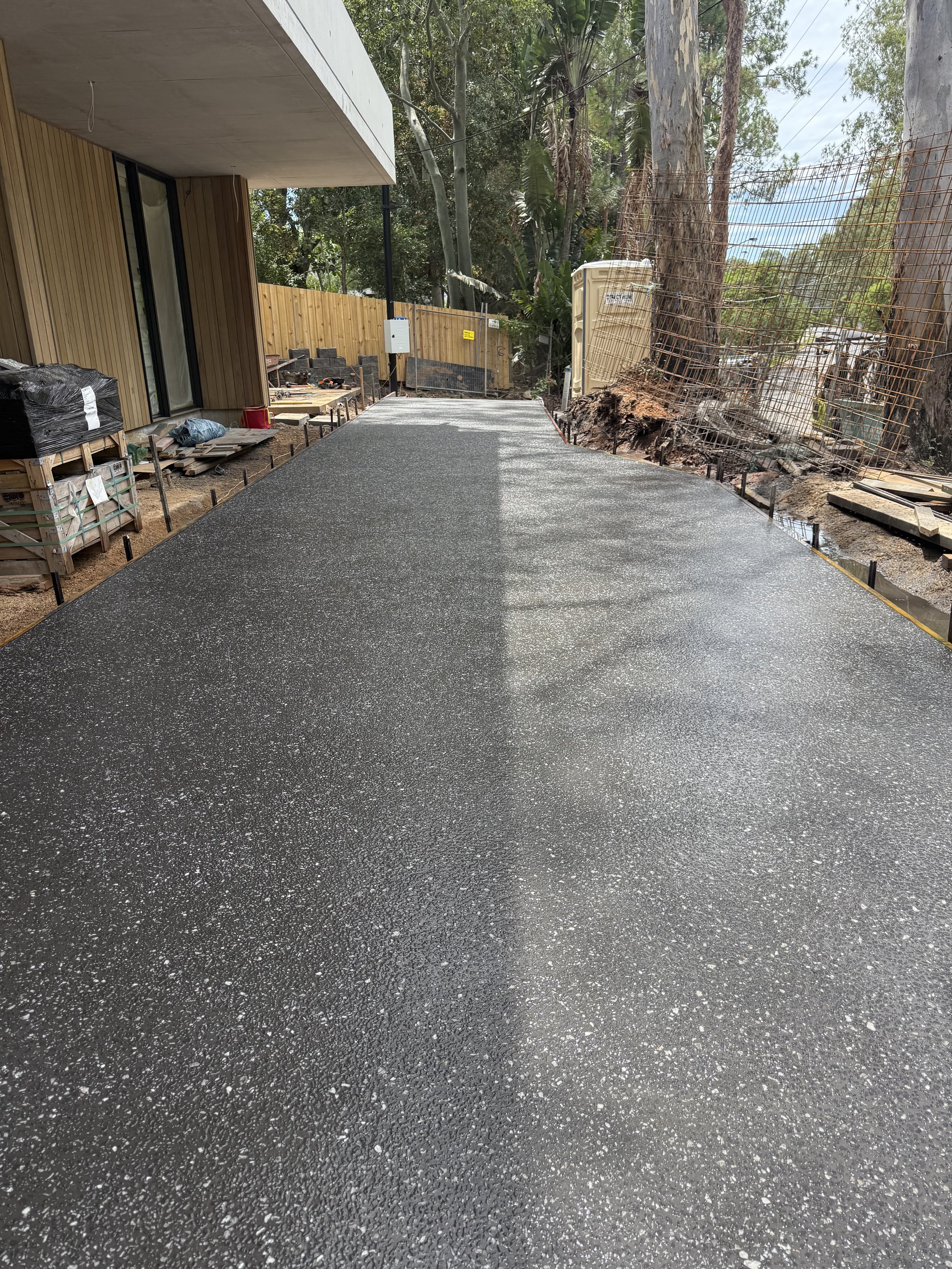 exposed and coloured concrete driveway brisbane