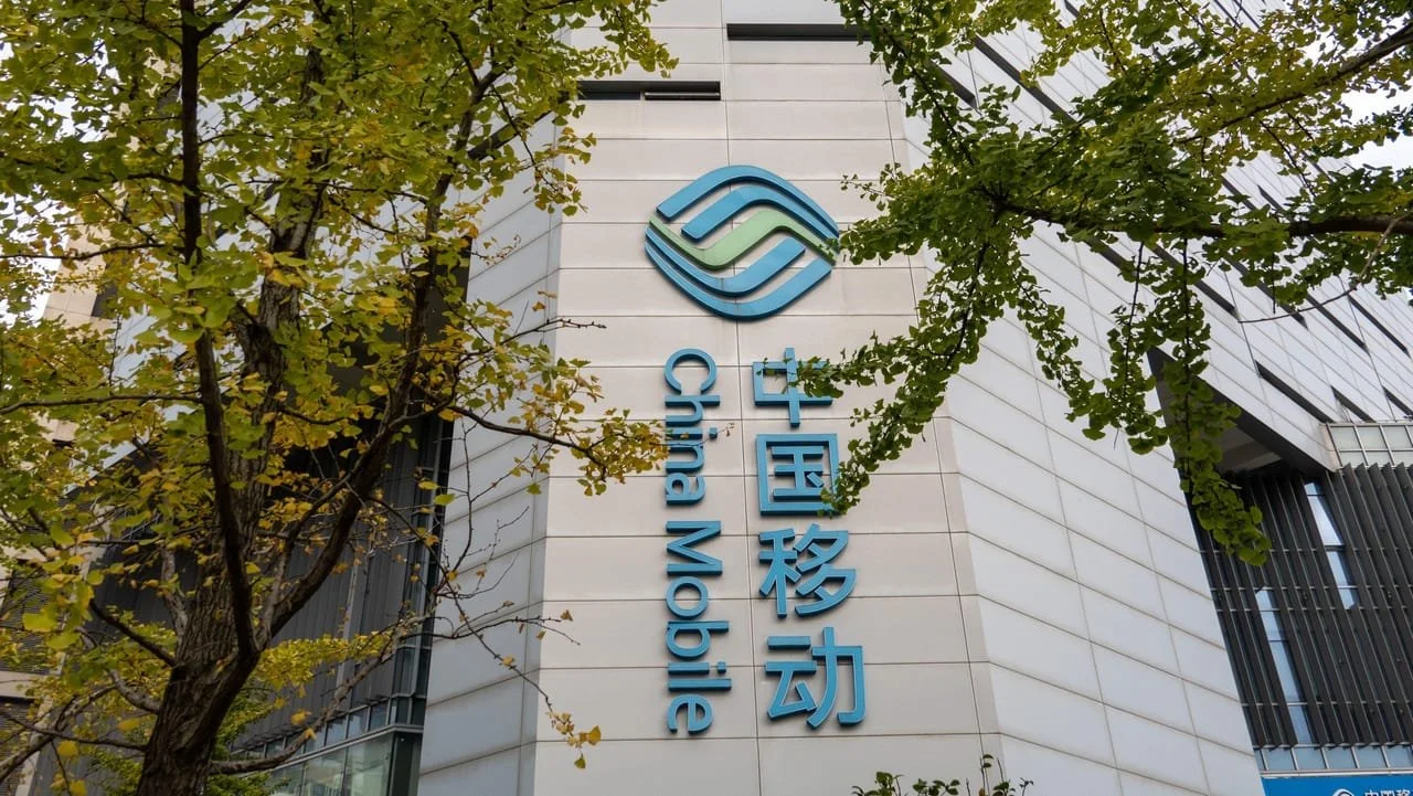 China_Mobile_office_building_with_logo_in_Shanghai.jpg