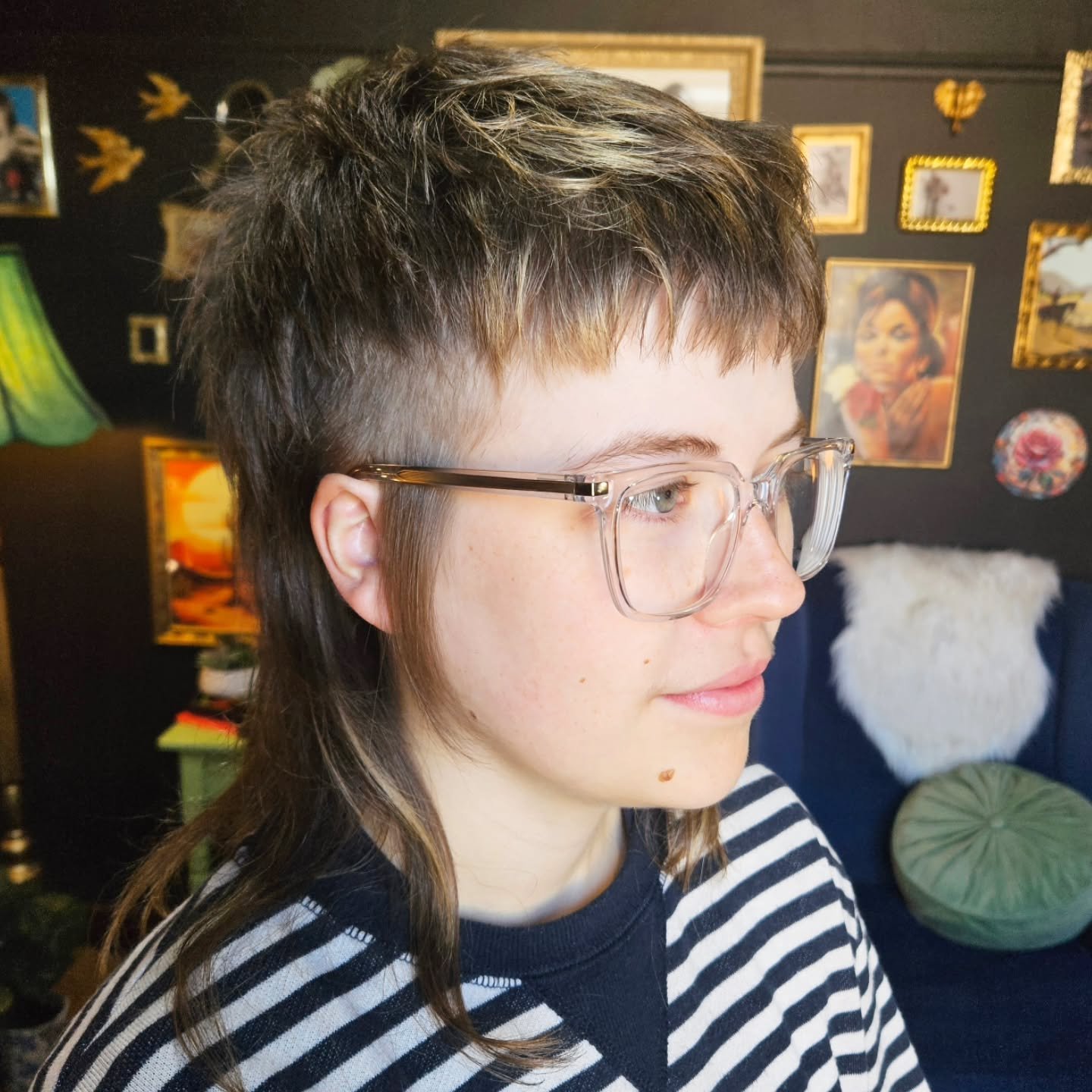 Creative cuts are a good time ✂️✂️✂️

#ohdarlinhairstudio #mullet #creativecut #texturedmullet