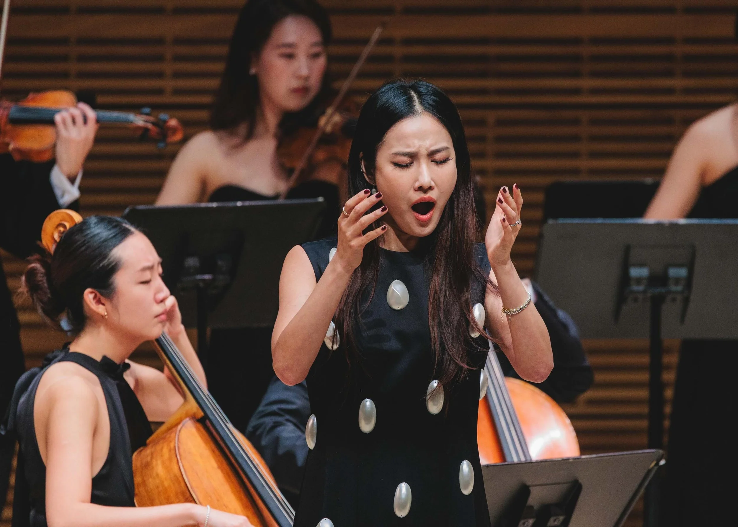 Had such a beautiful and inspiring evening with Sejong Soloists at Carnegie Hall 🤍

Watching someone who has believed in me and my journey for such a long time be honored that night felt especially meaningful. In life, there are people who simply pa