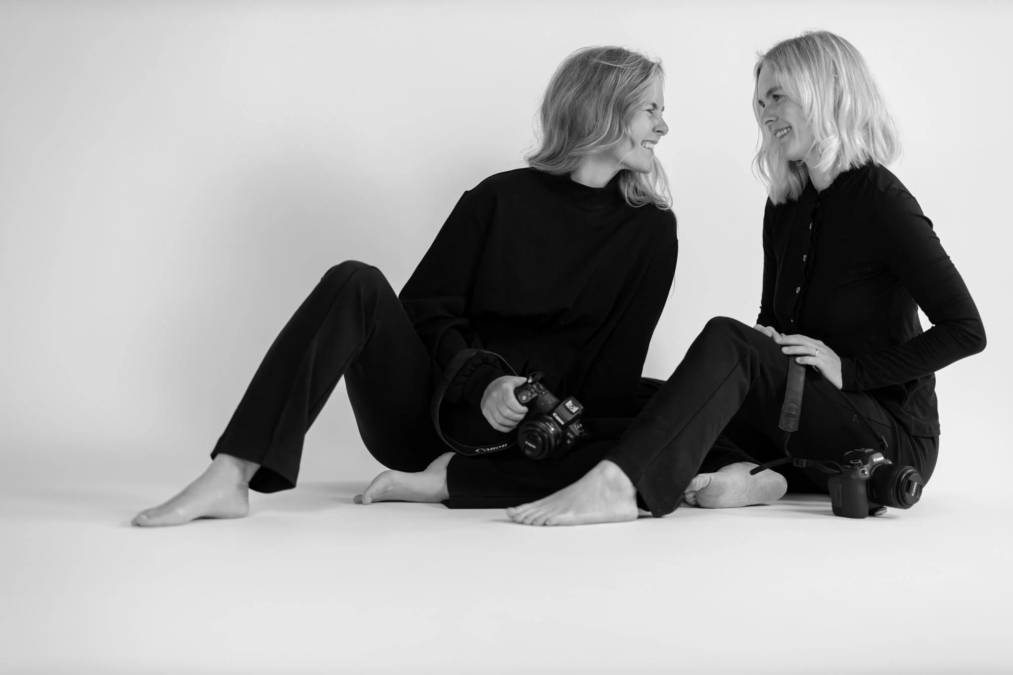 TWIN STUDIO - grundlagt af to enæggede danske tvillinger, med aner fra Færøerne. Emma og Tara Mørkøre
