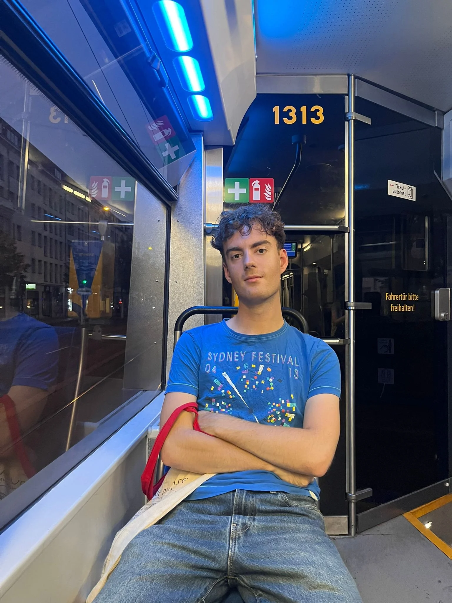 Michael Heidling, Hochzeitsfotograf aus Leipzig, in der Bahn unterwegs