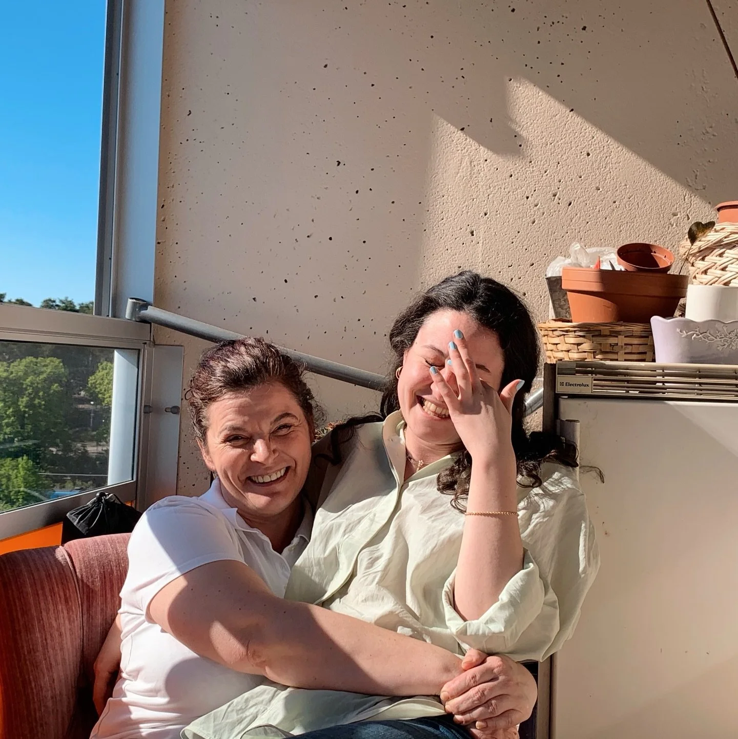 Idag &auml;r det mors dag. Och jag vill hylla min fantastiska mamma. Desto &auml;ldre jag blir desto mer inser jag vilken resa hon har gjort. Hon l&auml;mnade allt hon visste, v&auml;nner, familj, jobb, utbildning och flyttade med tre barn (10, 8 och
