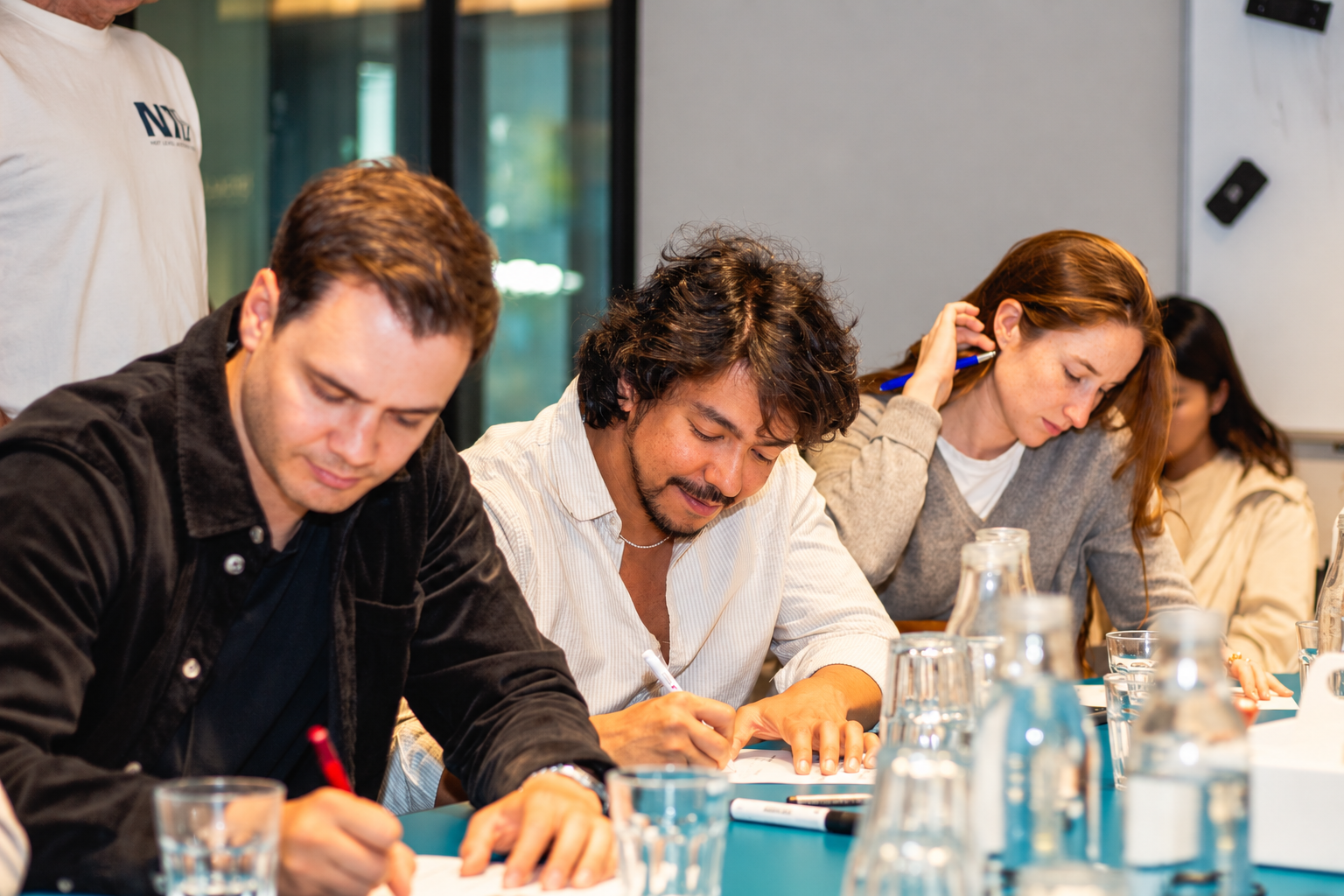NXT LEVEL onboarding aan turkooizen tafel-2.png