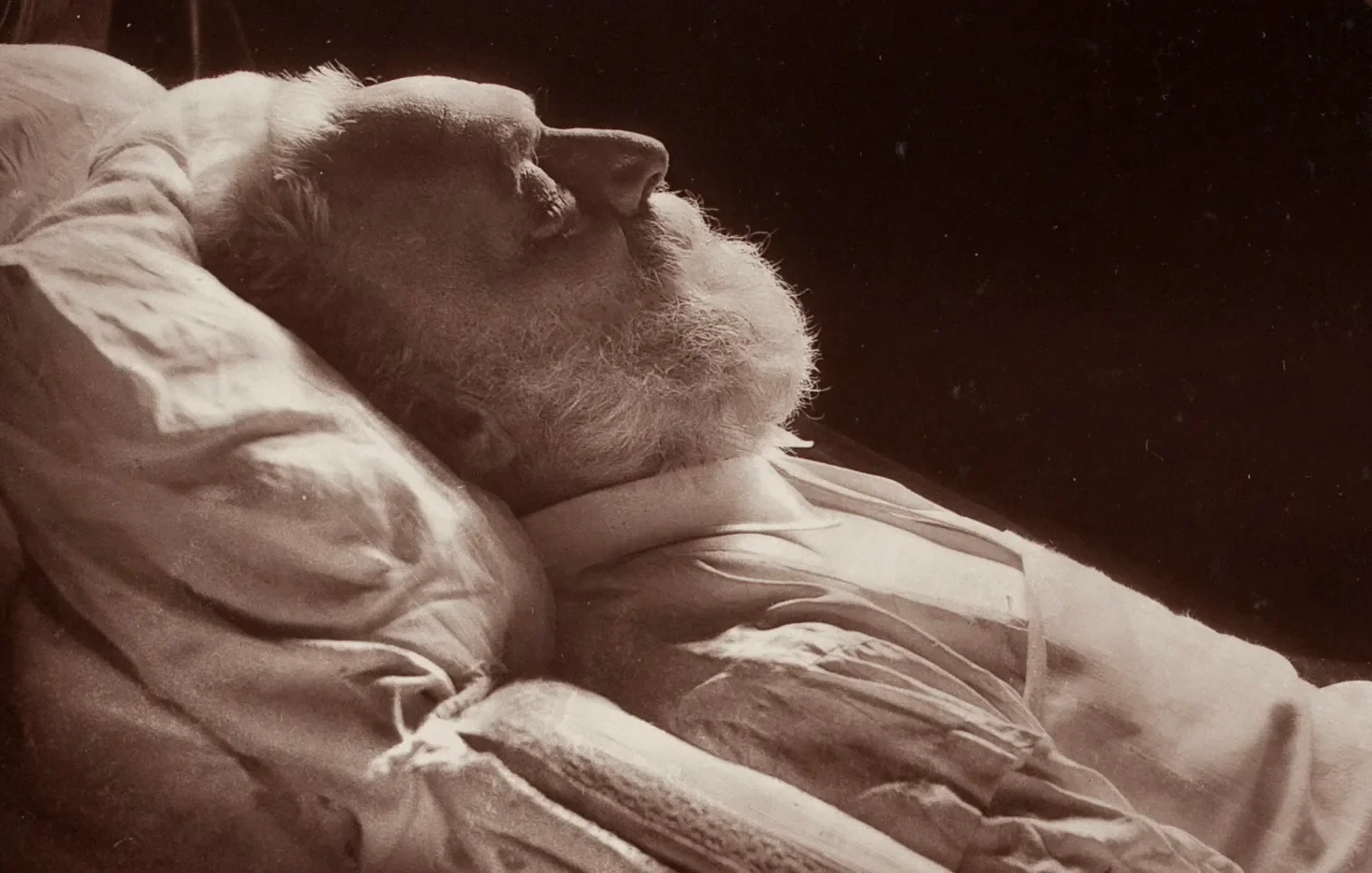 VictorHugoDeathbed.webp