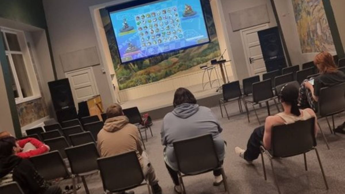 Gaming er populært på Sjøholt Folkehøgskole