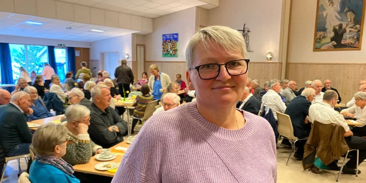 Fullt hus på basar