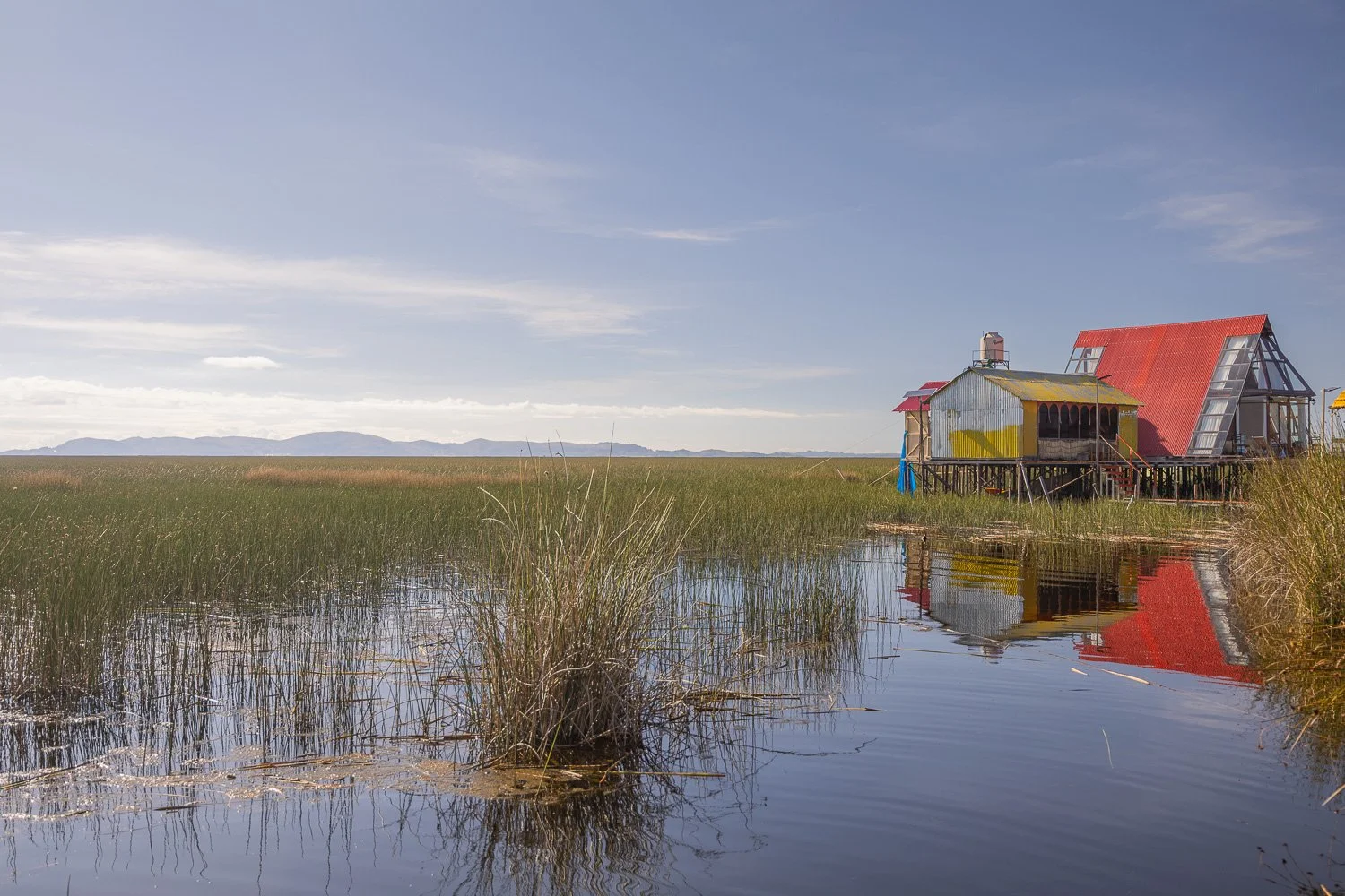 Uros-Haus, am Titicaca See, Peru