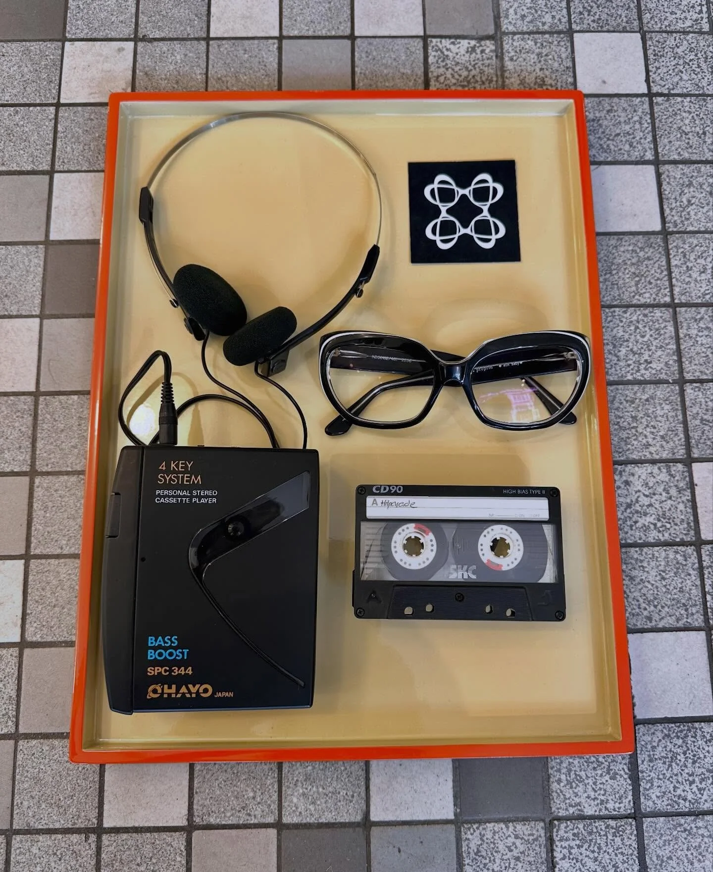 Heute ist der richtige Moment f&uuml;r back to the 80ies! Mit scharfem Blick dank manu propria .
und bei jedem Musikwechsel ein kleines Schmunzeln wegen dem holprigen &Uuml;bergang. I love it!