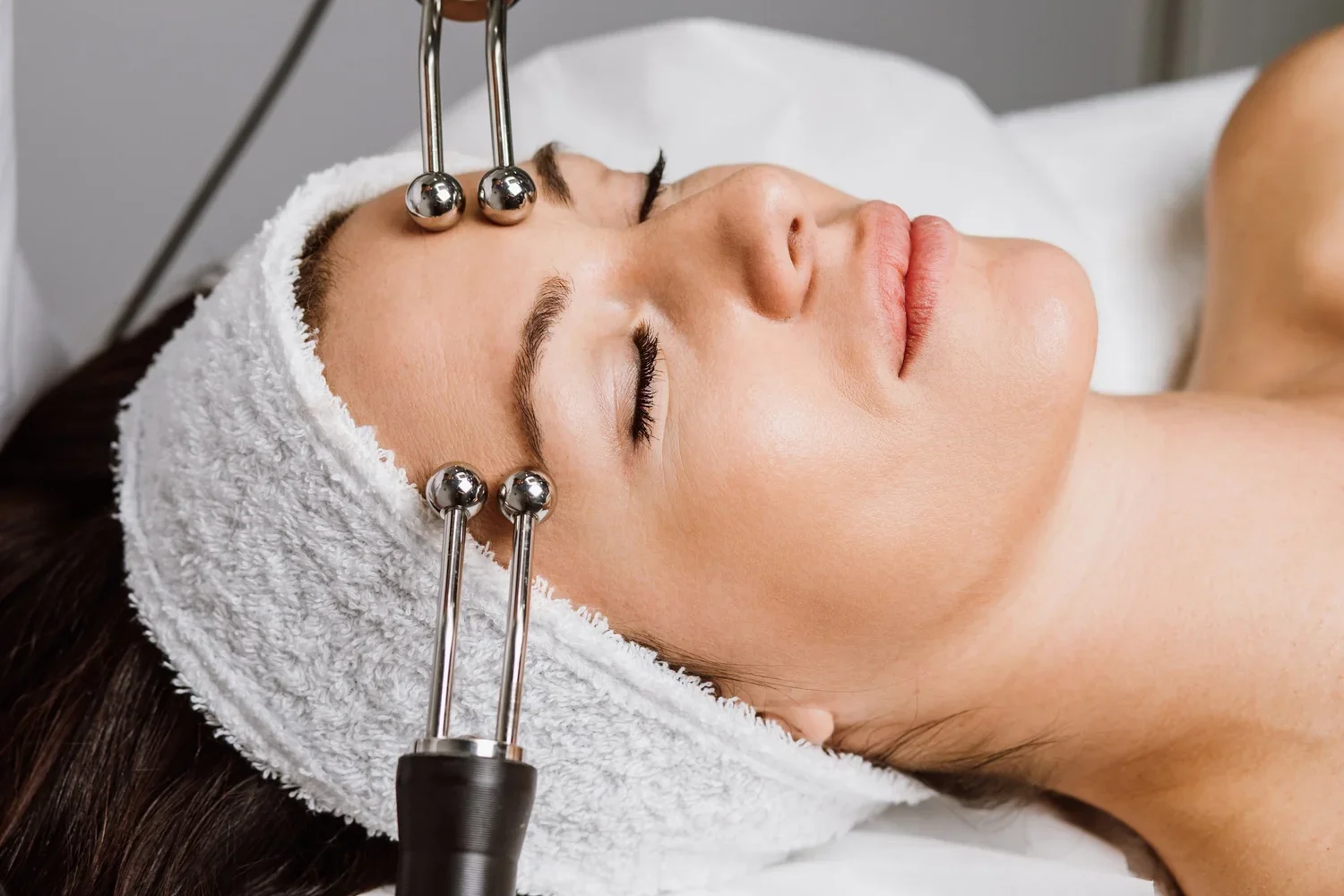 The Power of Microcurrent: The Non-Invasive Skin Treatment Your Face Will Thank You For