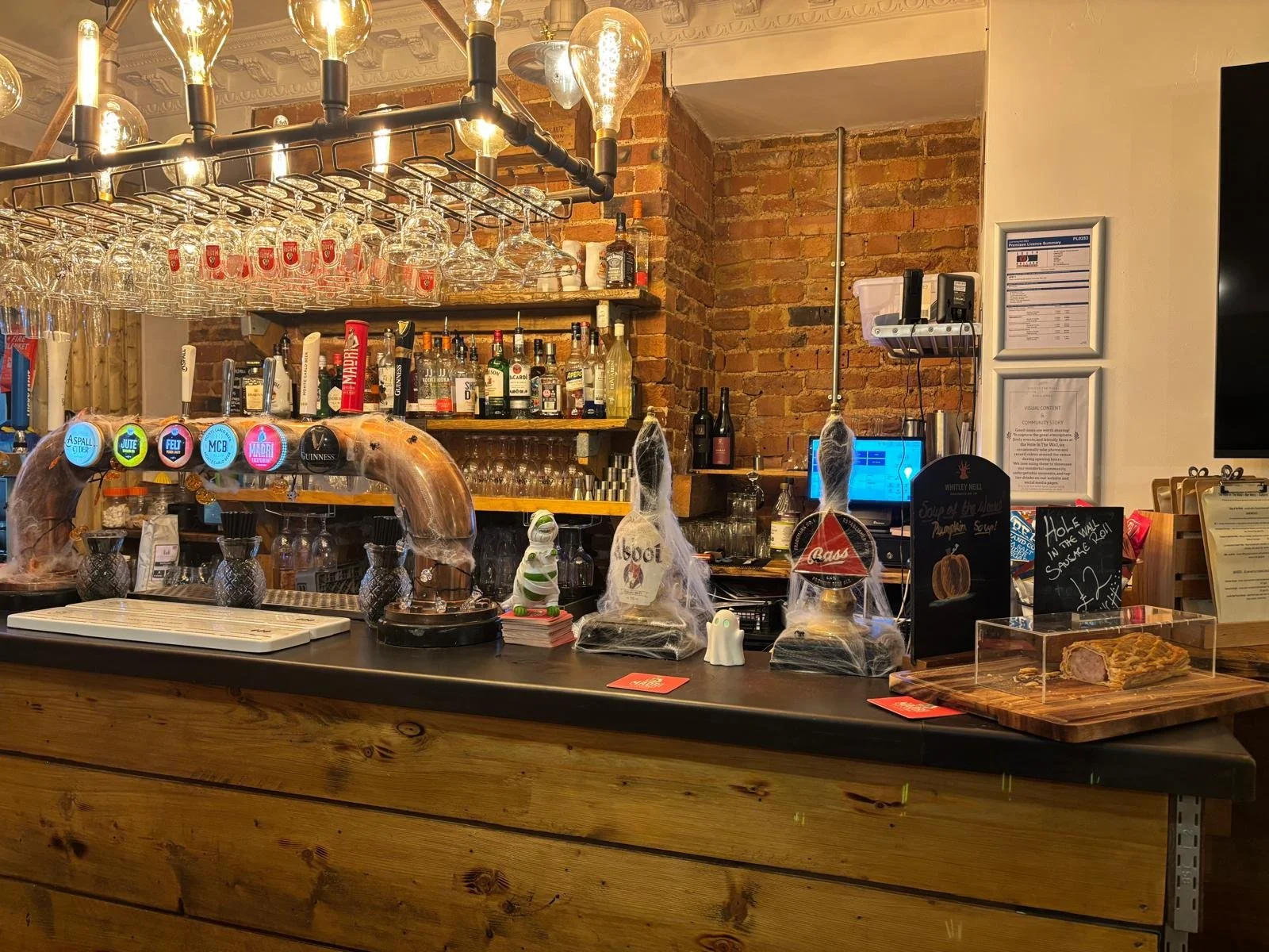 Something kinda creepy has been happening at the Hole in the Wall
 #TheHoleInTheWall #spaldinglincolnshire #SPALDINGUK
