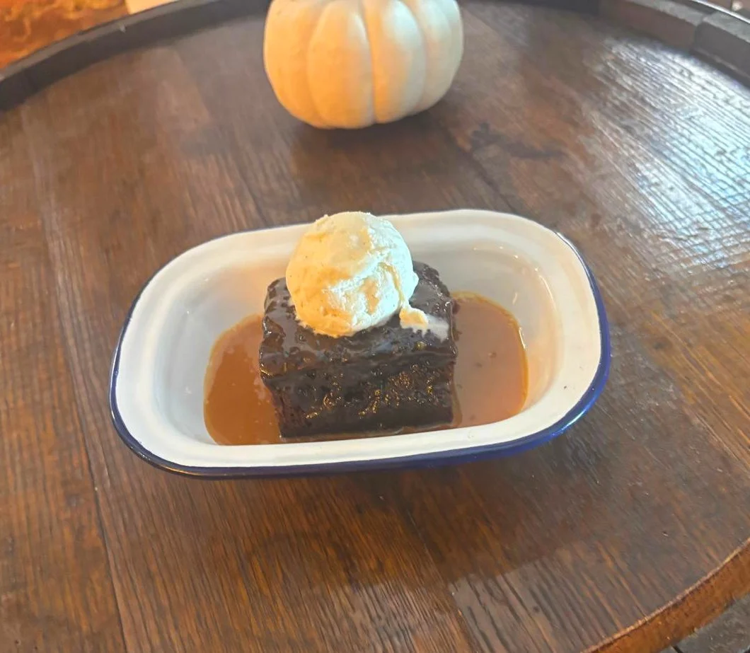 🍮STICKY TOFFEE PUDDING AT THE HOLE IN THE WALL!🍮

Fancy something sweet? 😍

Treat yourself to a classic favourite &mdash; delicious sticky toffee pudding, perfect for satisfying those sweet cravings!

Whether you're finishing off a lovely meal or 