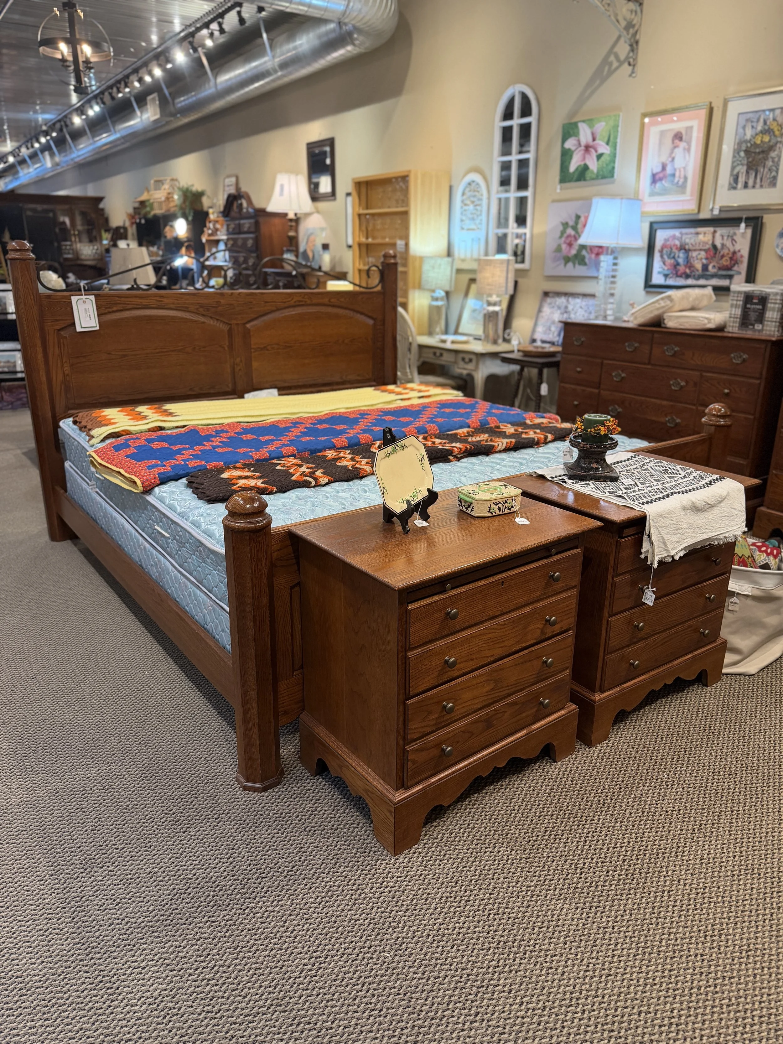 Thomasville 5 Piece Bedroom Set $1,500